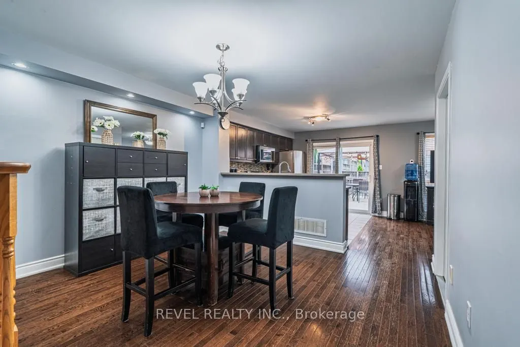1124 Kelly Gate