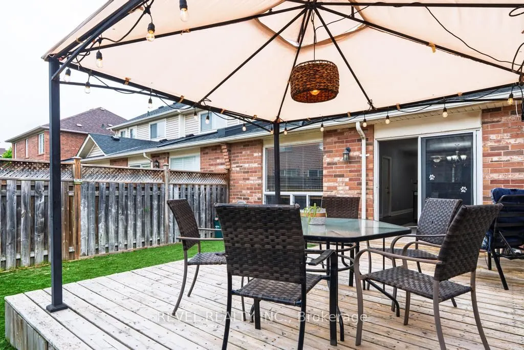1124 Kelly Gate