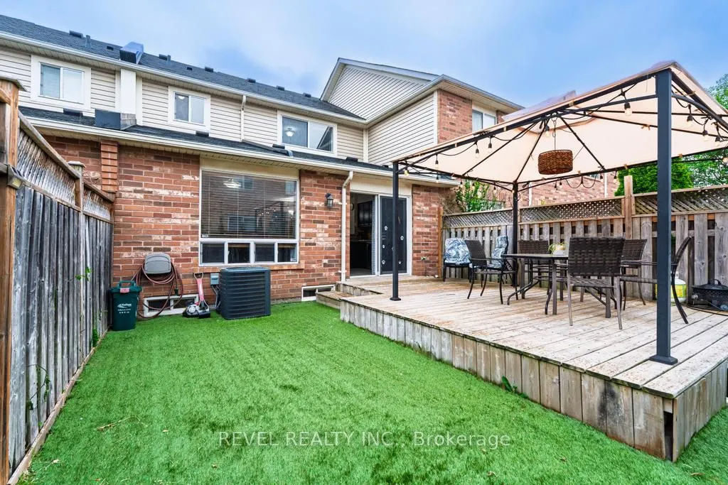 1124 Kelly Gate