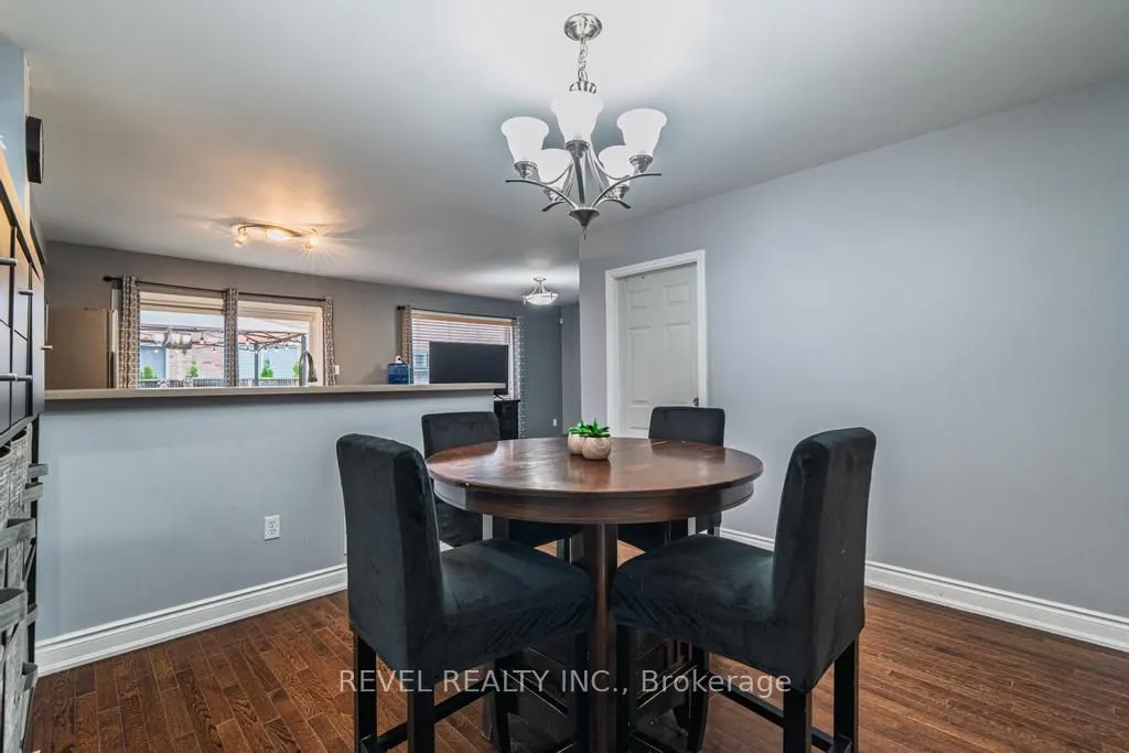 1124 Kelly Gate