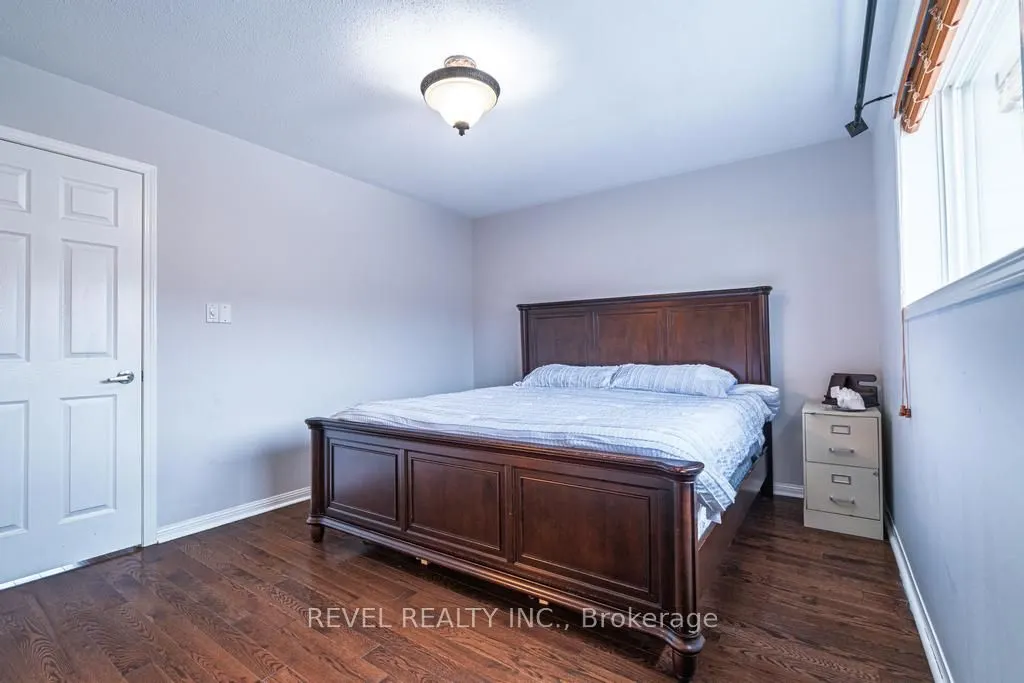 1124 Kelly Gate