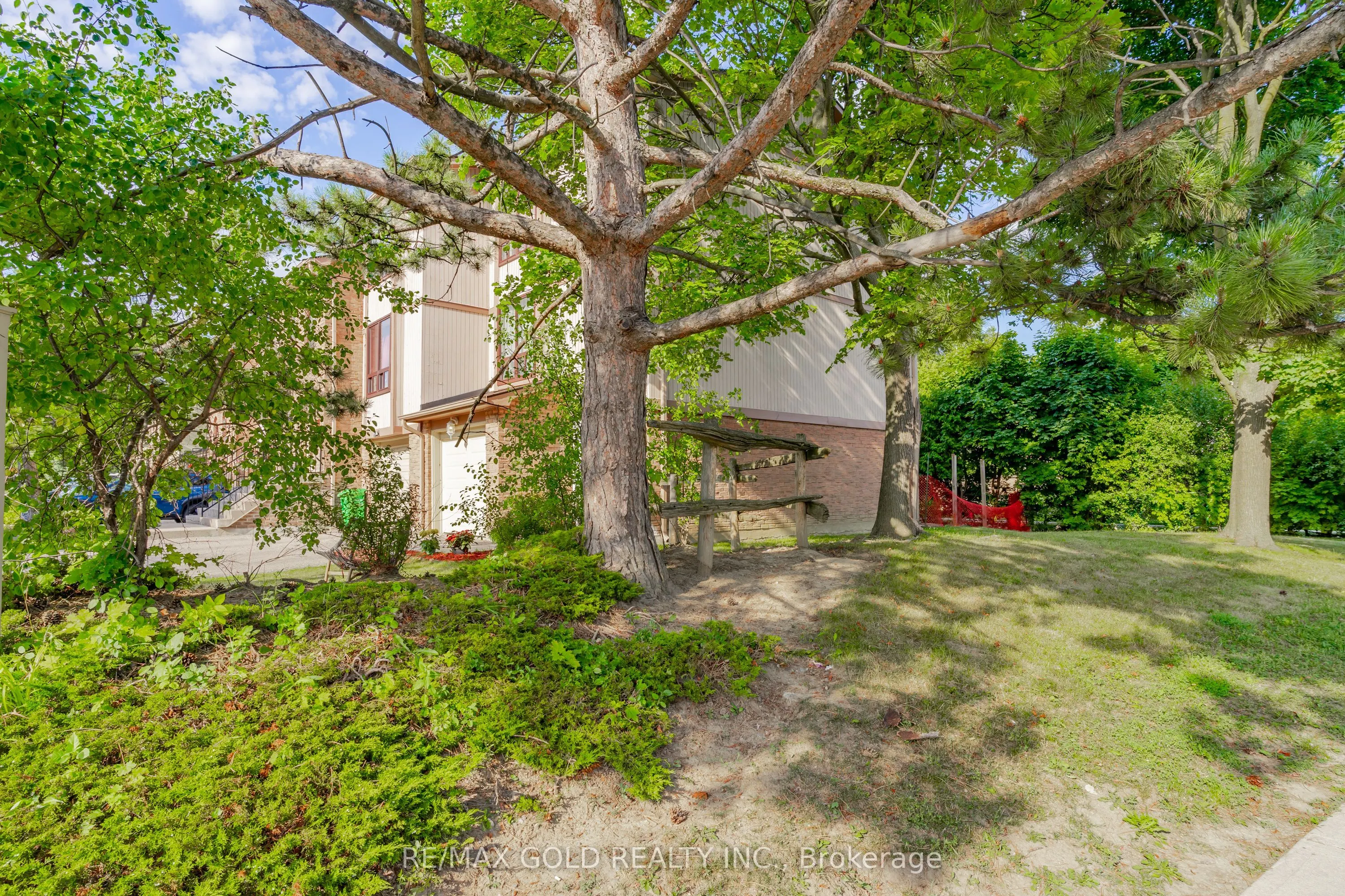57 GUILDFORD Crescent