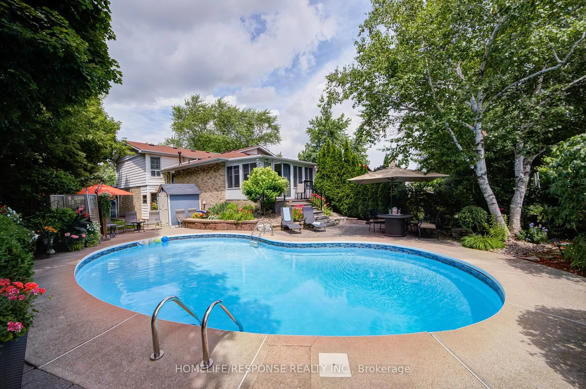 3501 AUTUMNLEAF Crescent