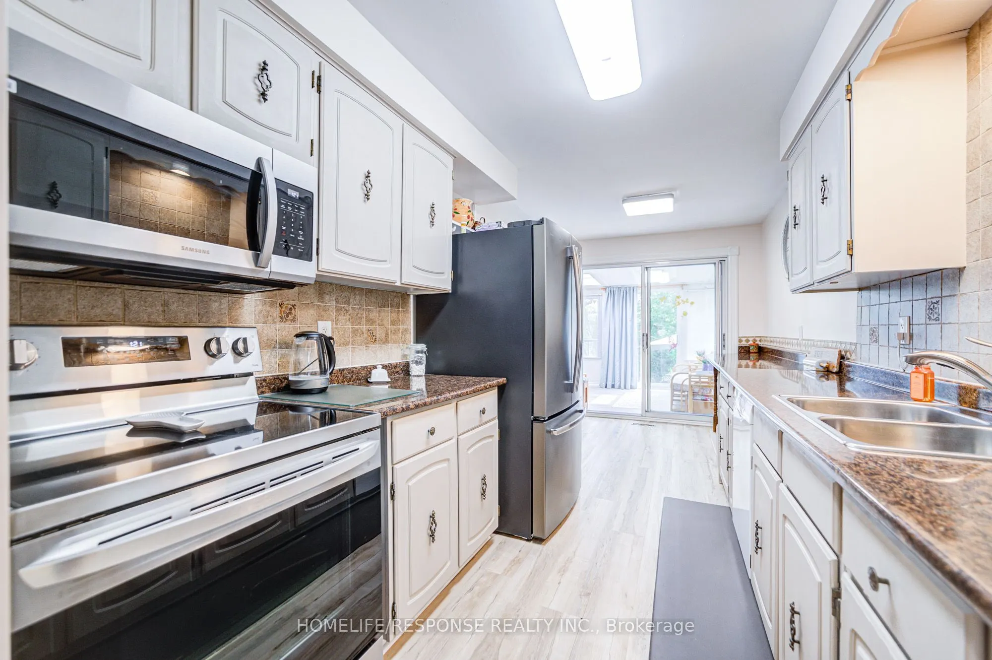3501 AUTUMNLEAF Crescent