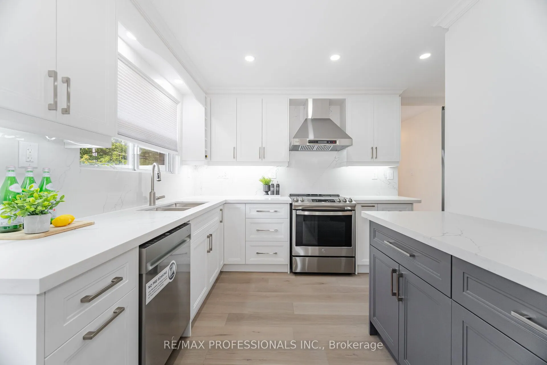 718 Royal York Road