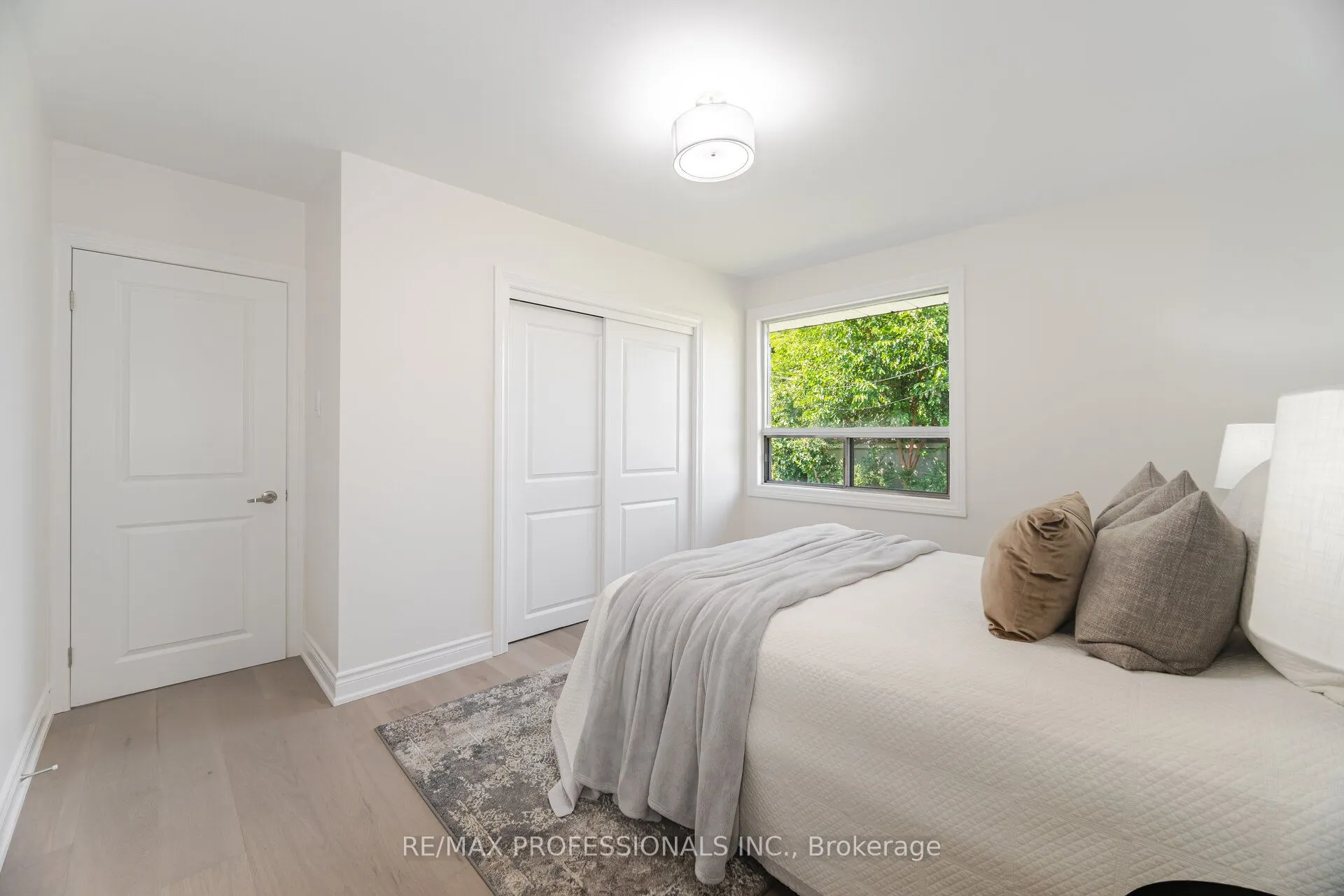 718 Royal York Road