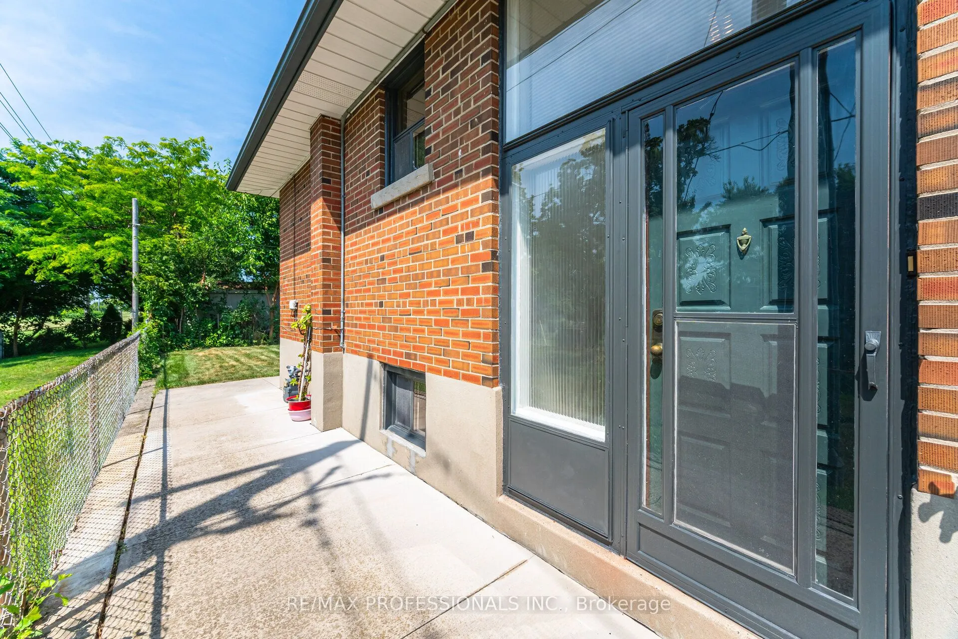 718 Royal York Road
