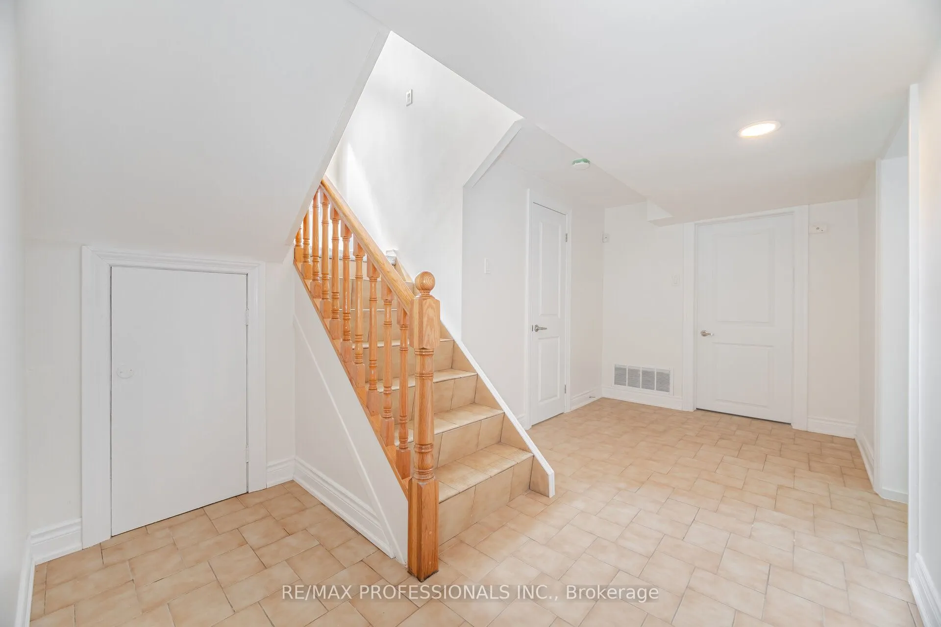 718 Royal York Road