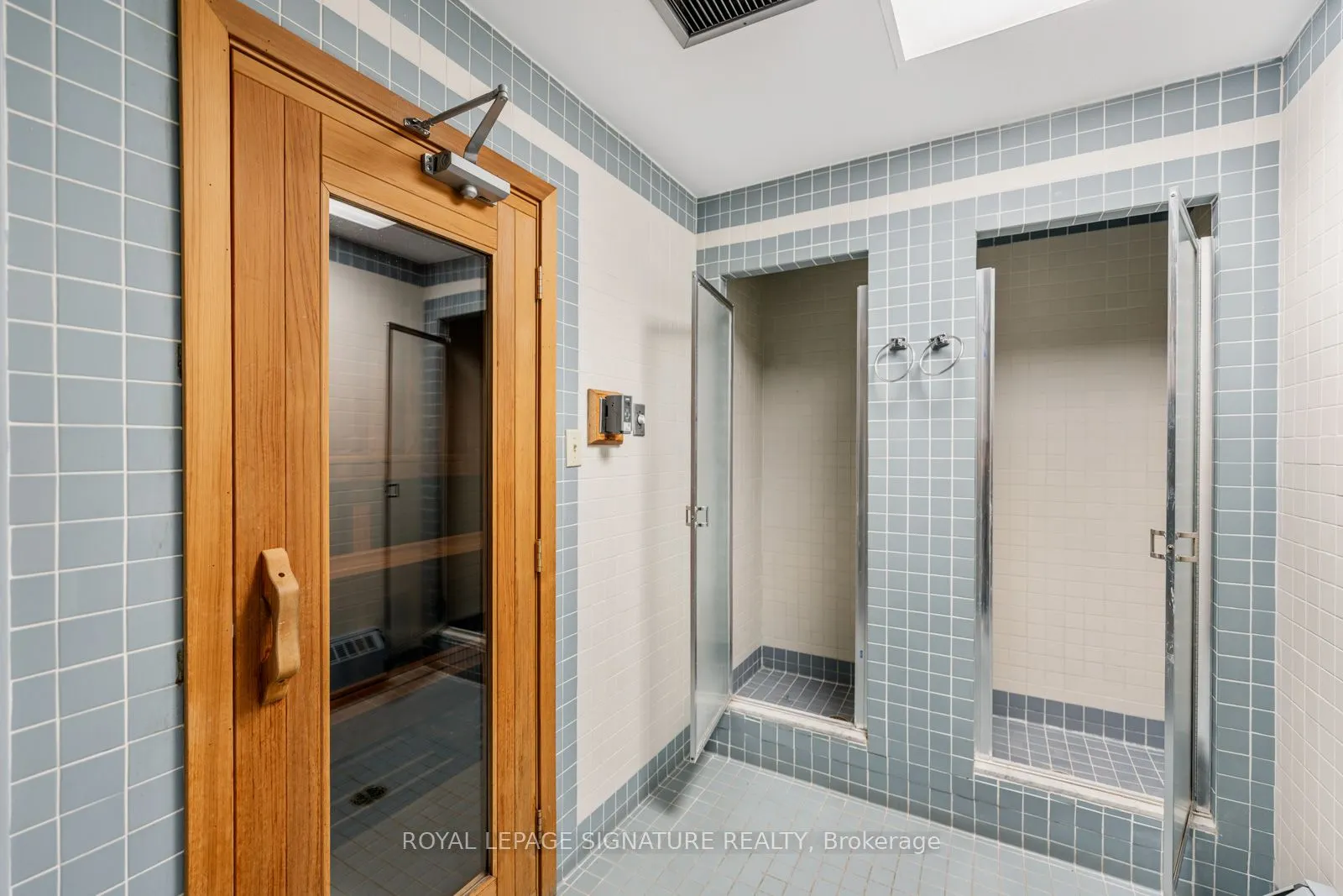 880 Dundas Street W, #LPH4