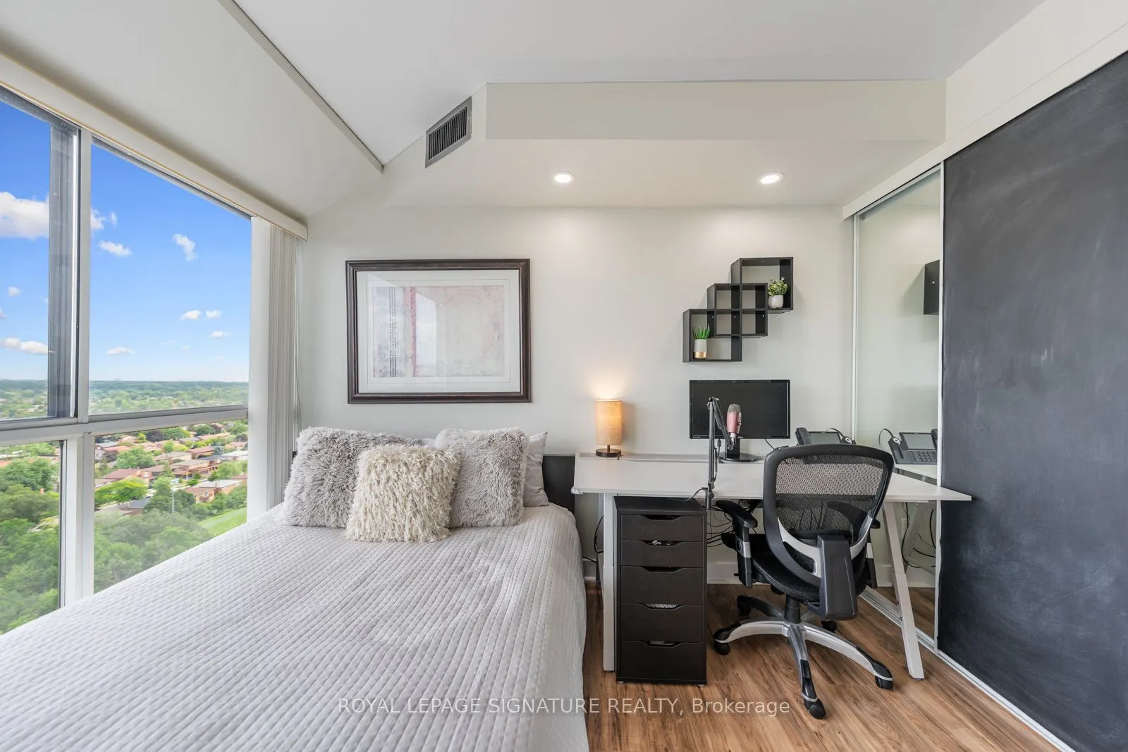 880 Dundas Street W, #LPH4