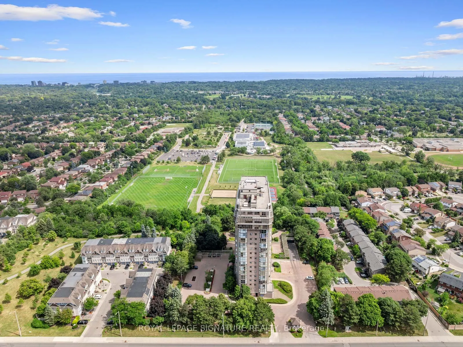 880 Dundas Street W, #LPH4