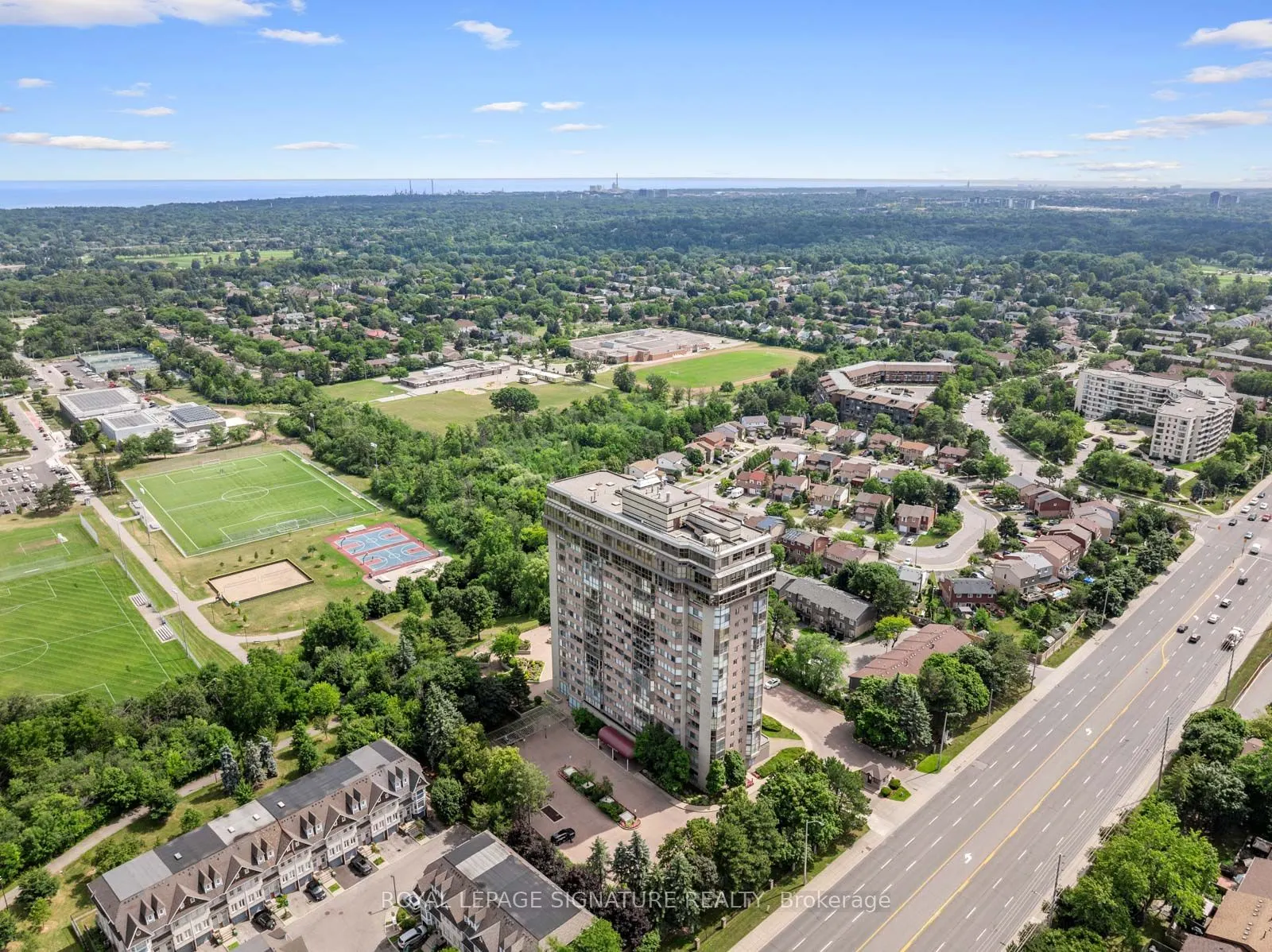 880 Dundas Street W, #LPH4