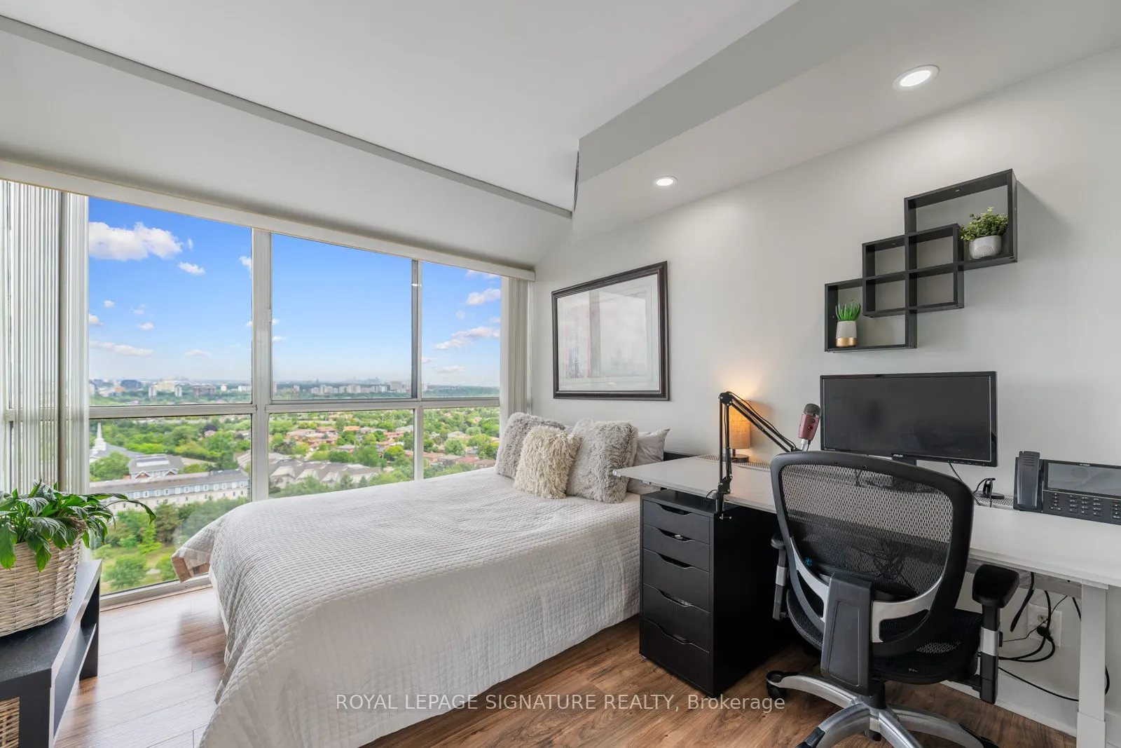 880 Dundas Street W, #LPH4