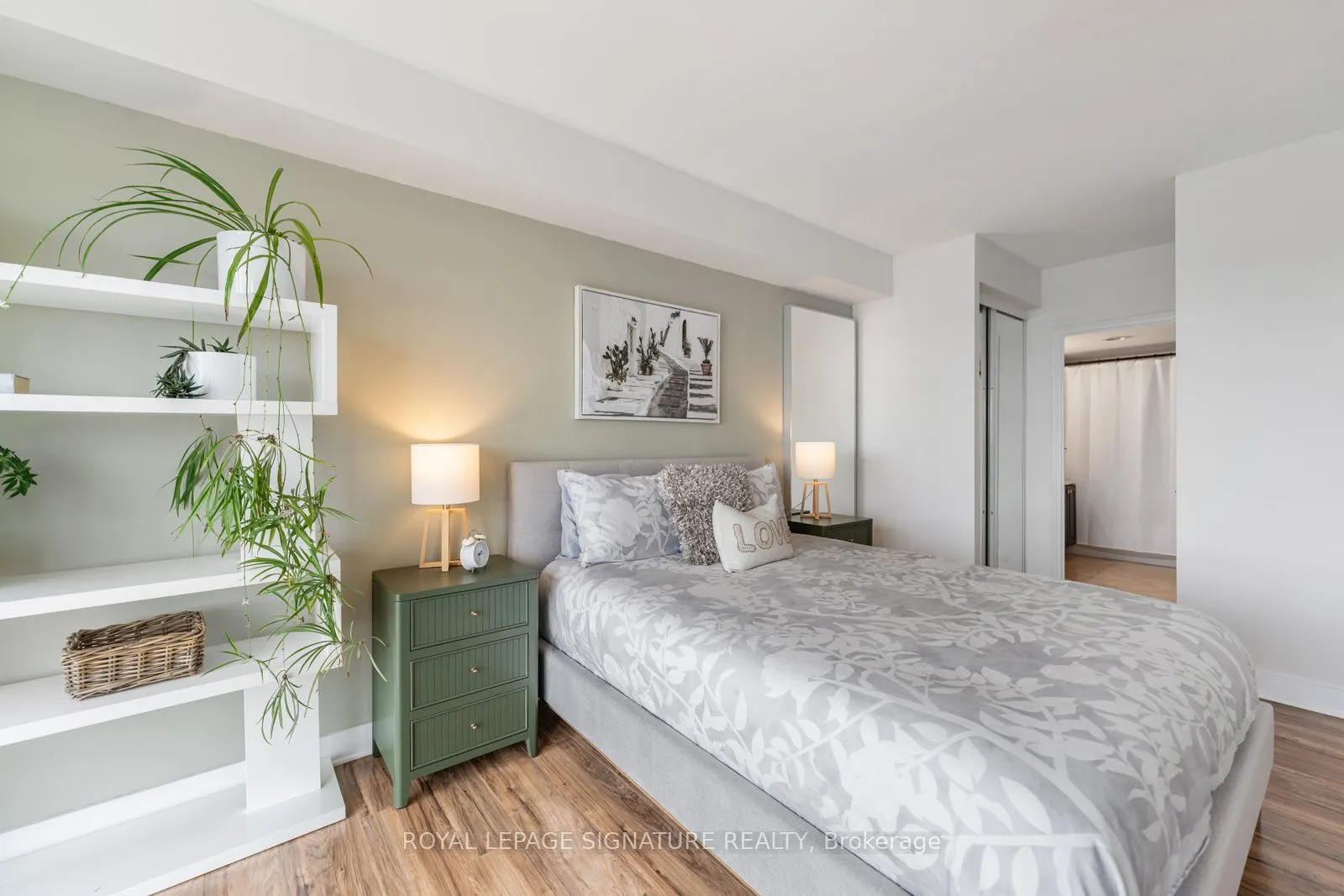 880 Dundas Street W, #LPH4