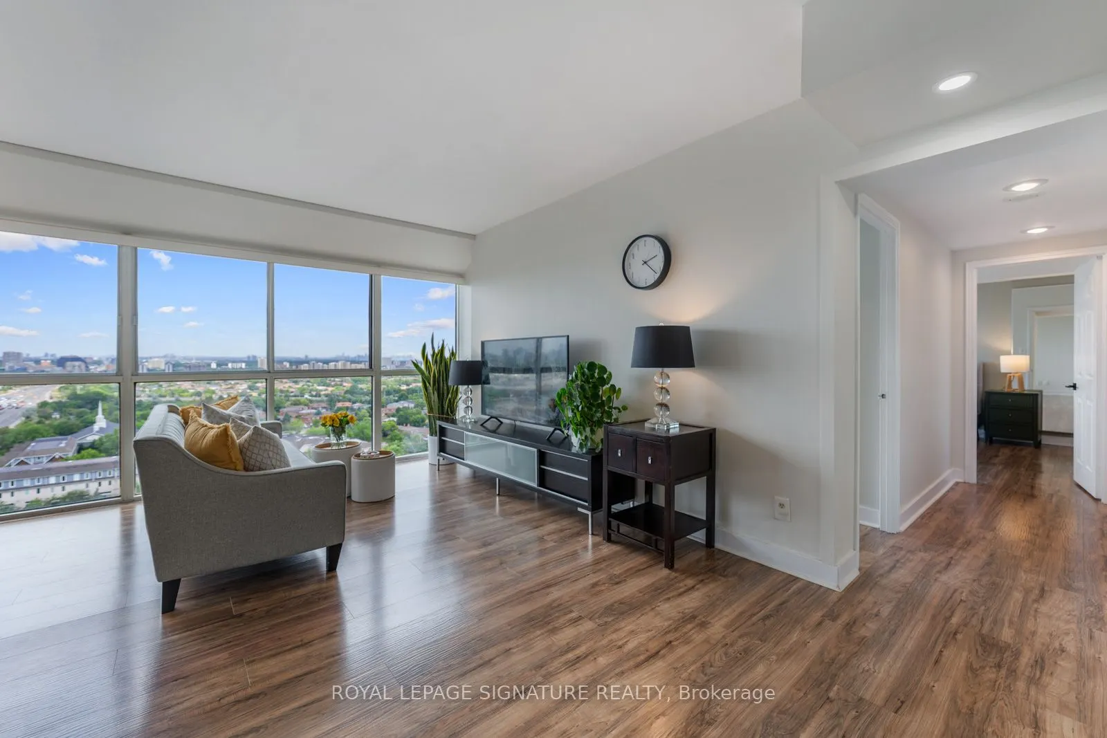 880 Dundas Street W, #LPH4