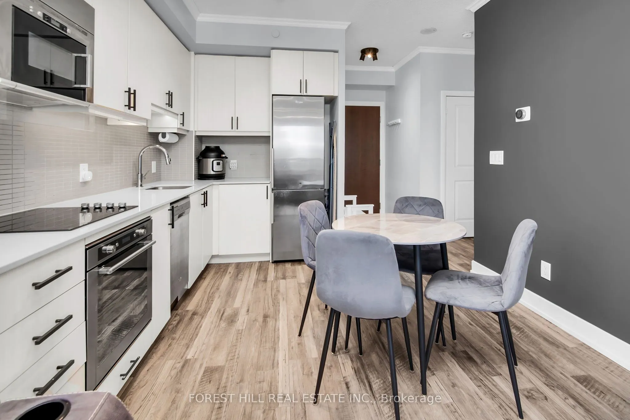 6 Eva Road, #2405