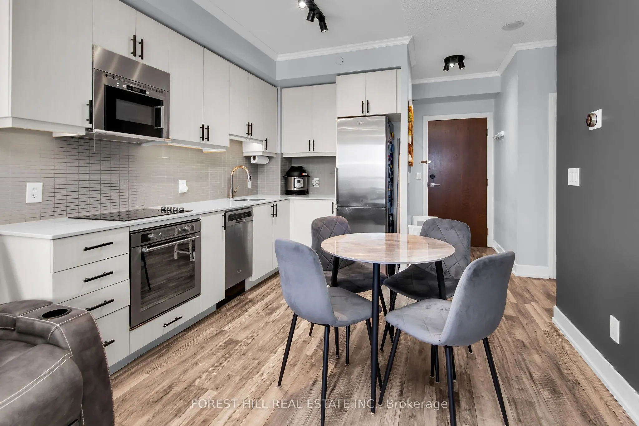 6 Eva Road, #2405
