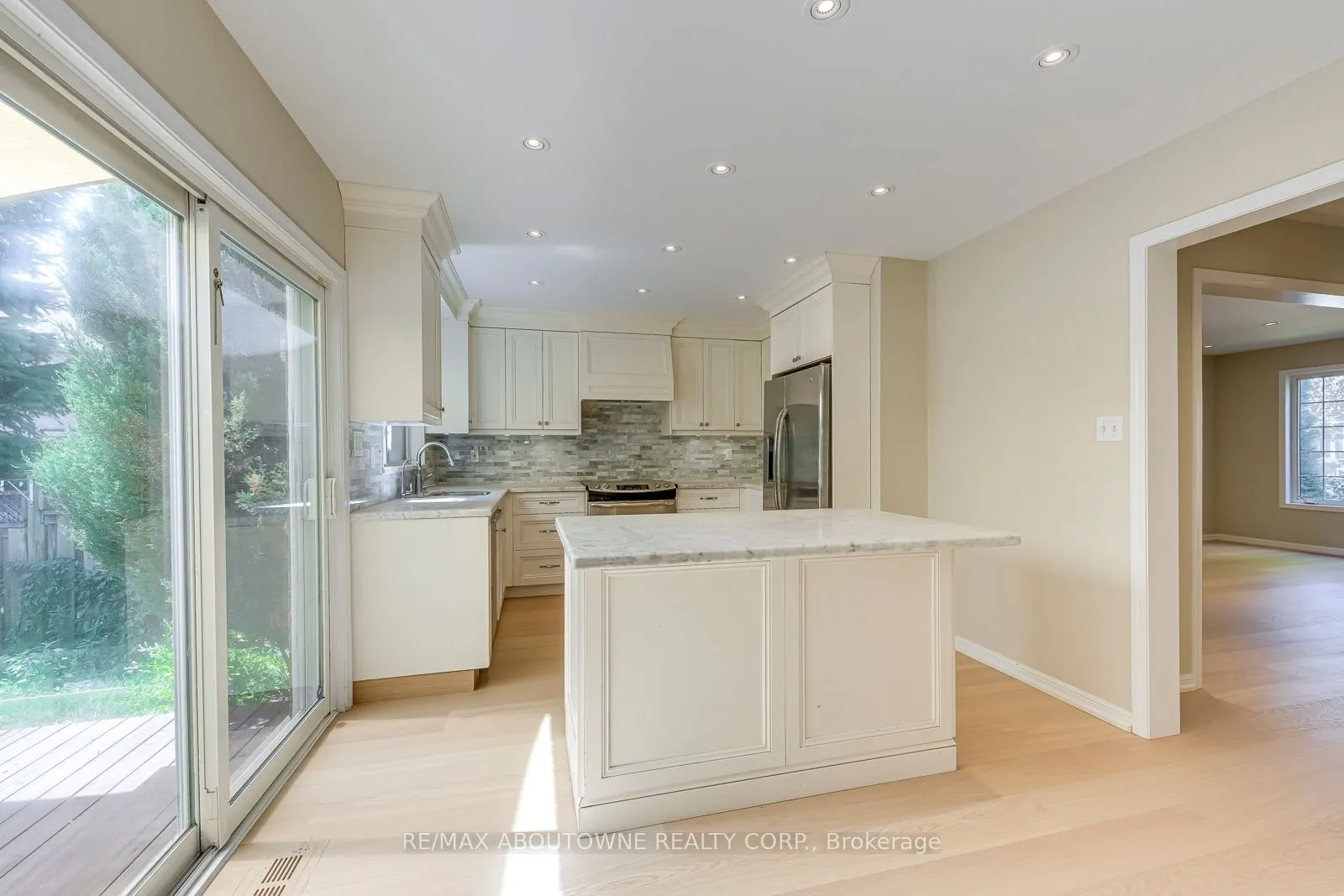 3037 Abernathy Way