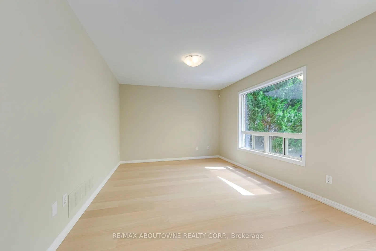 3037 Abernathy Way