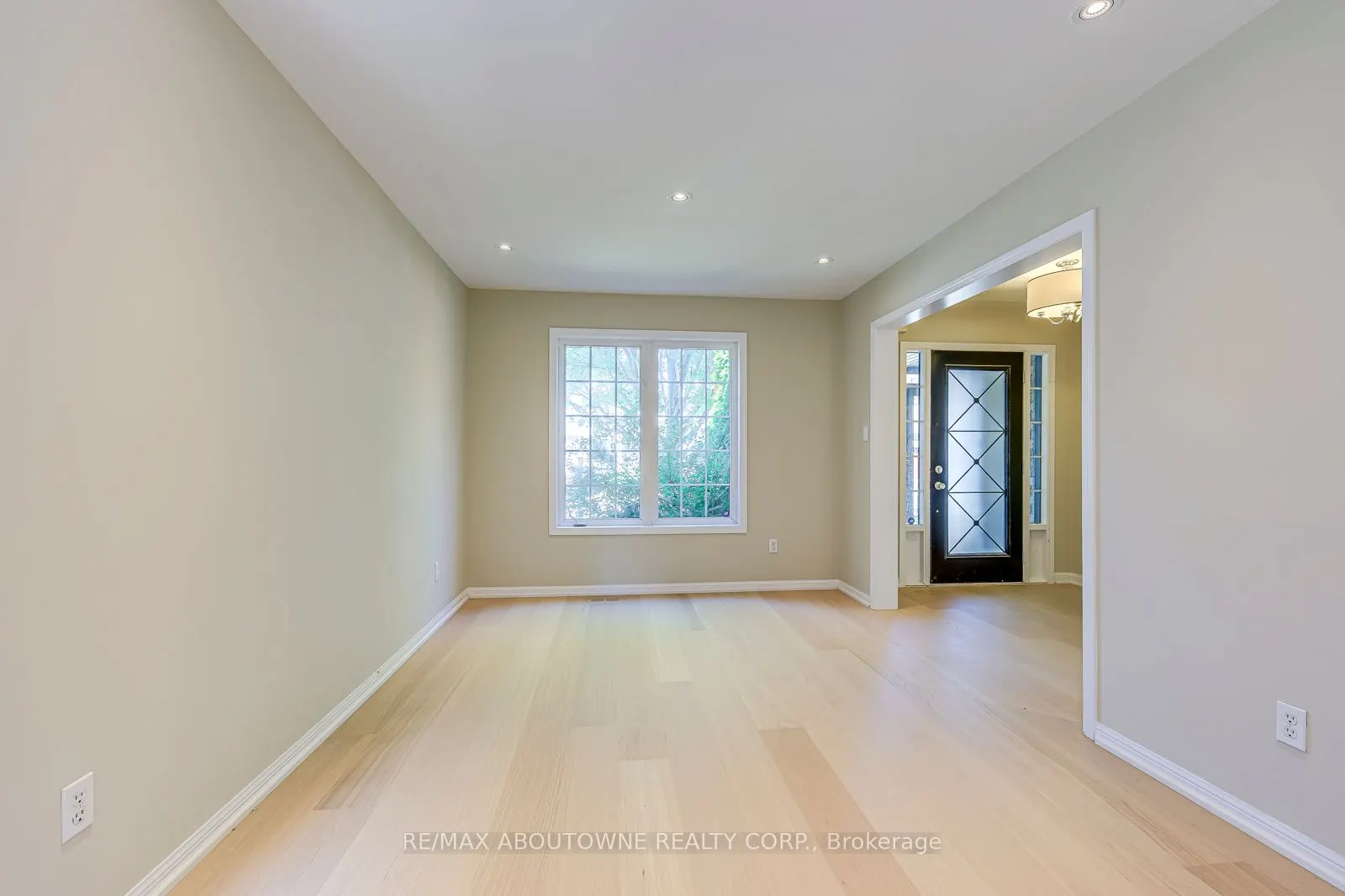 3037 Abernathy Way