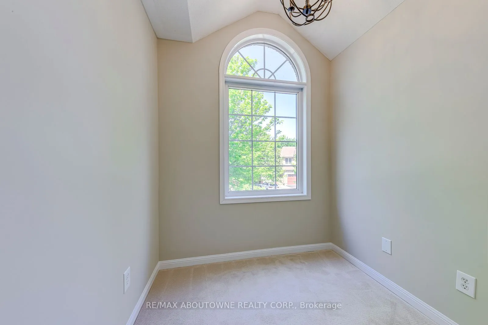 3037 Abernathy Way