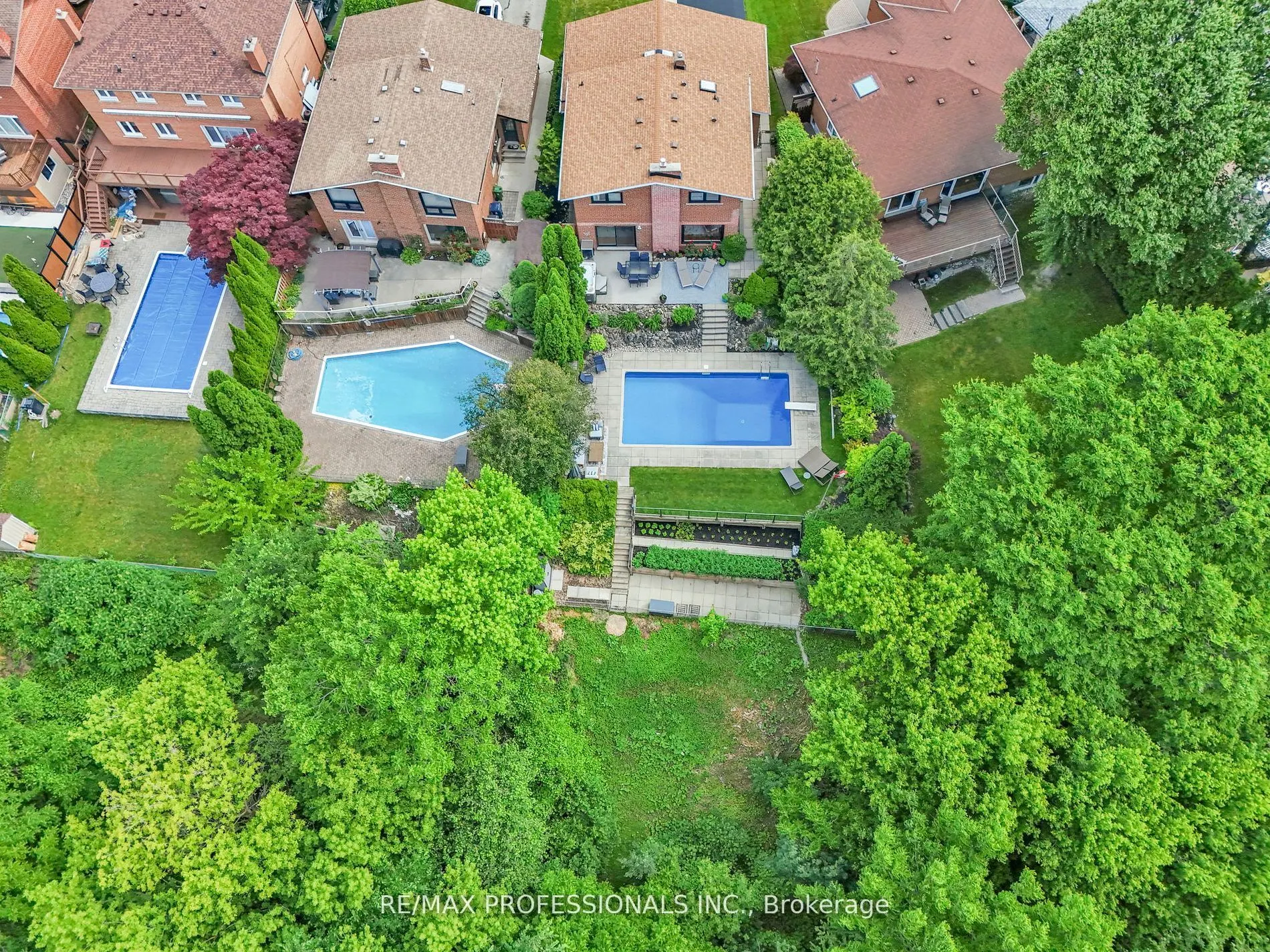 53 Decarie Circle