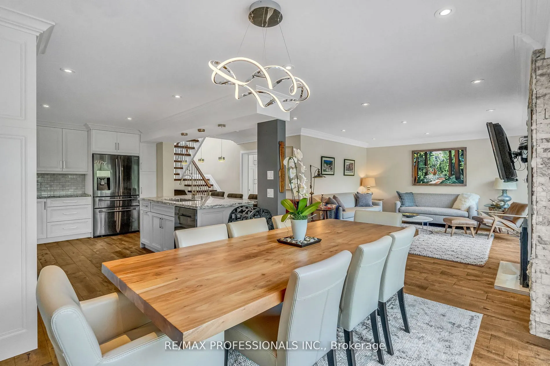 53 Decarie Circle