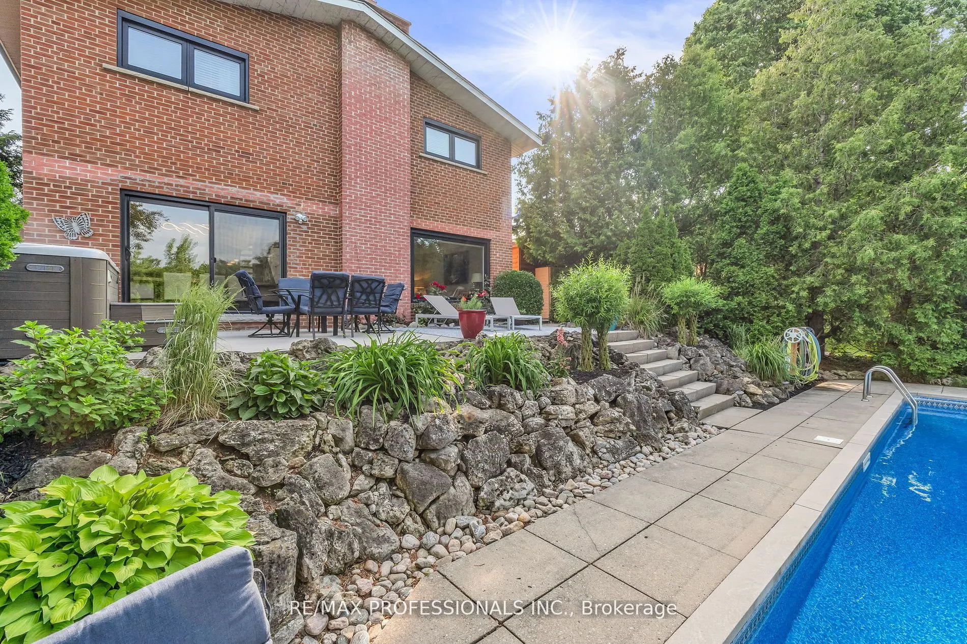 53 Decarie Circle