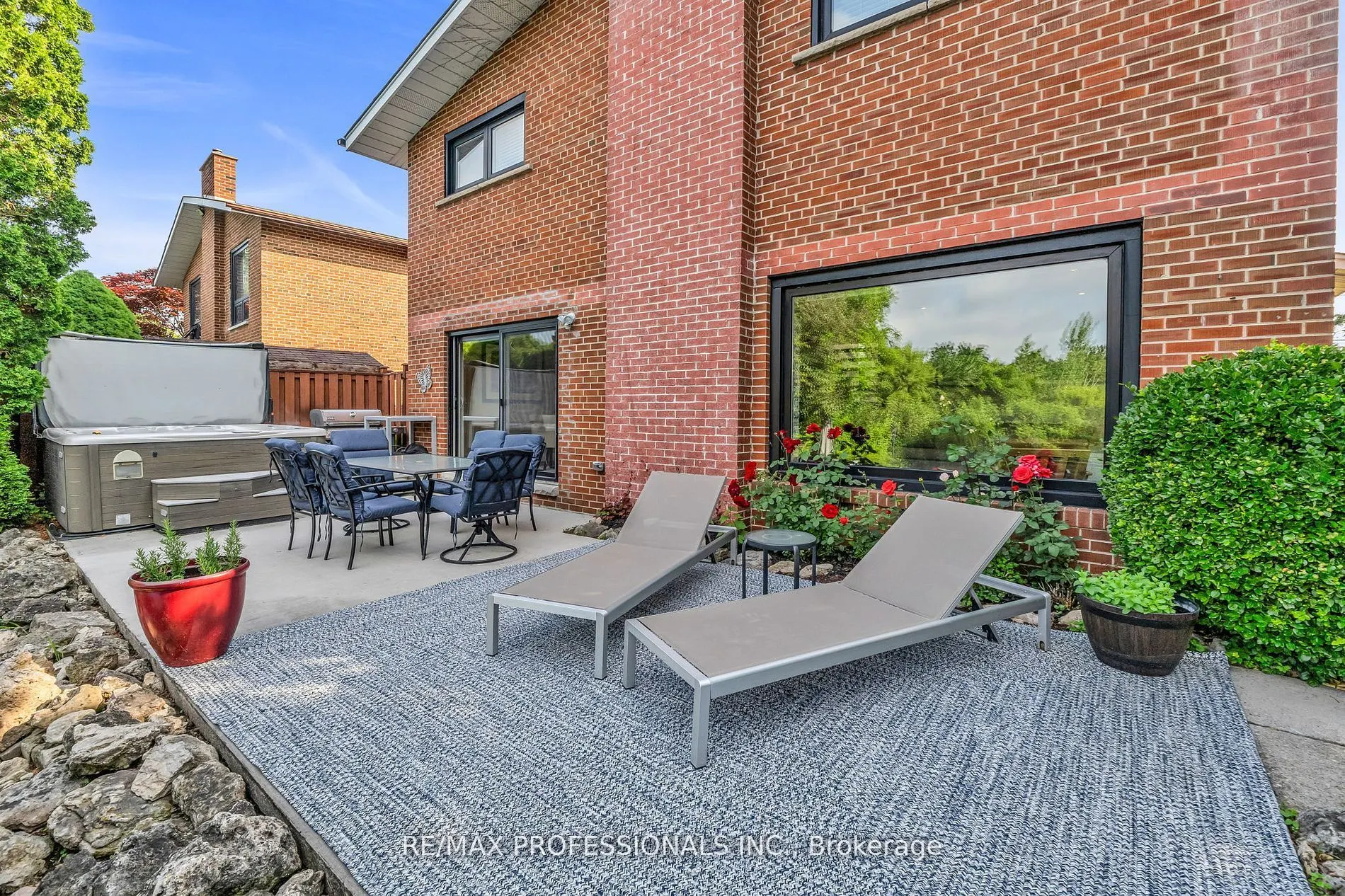 53 Decarie Circle