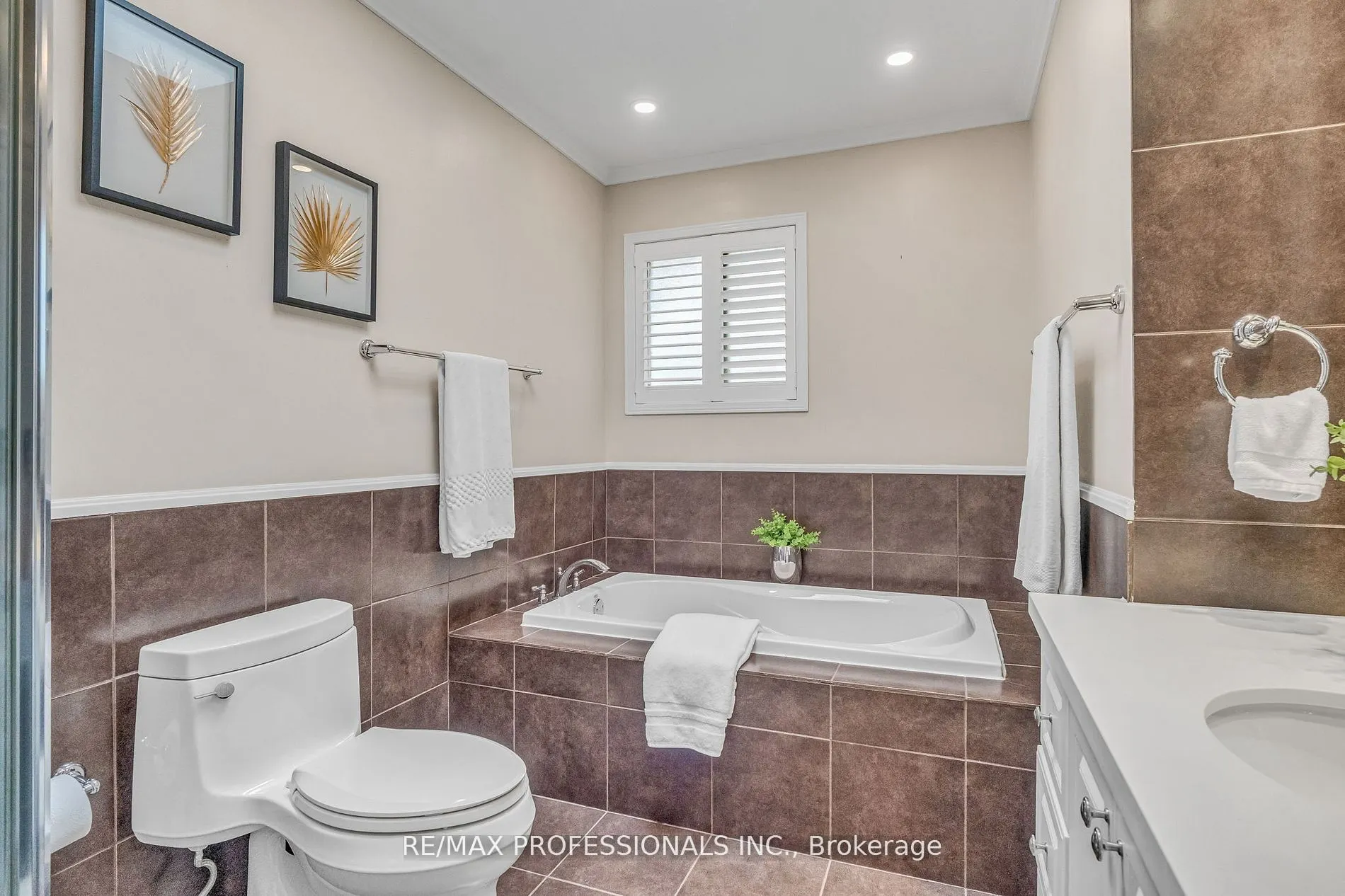 53 Decarie Circle