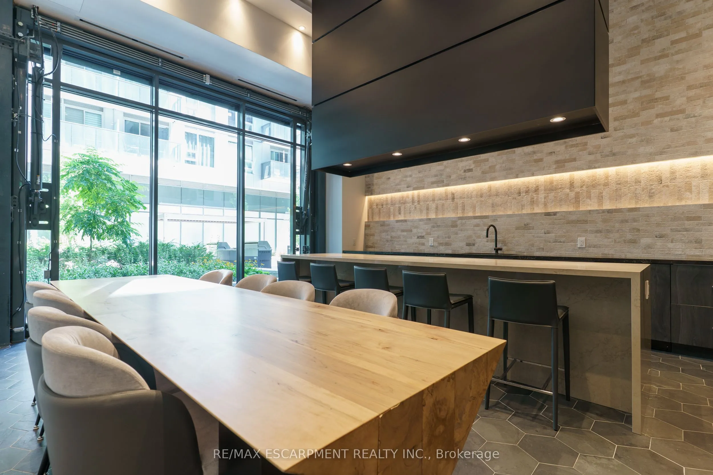 2450 Old Bronte Road #614
