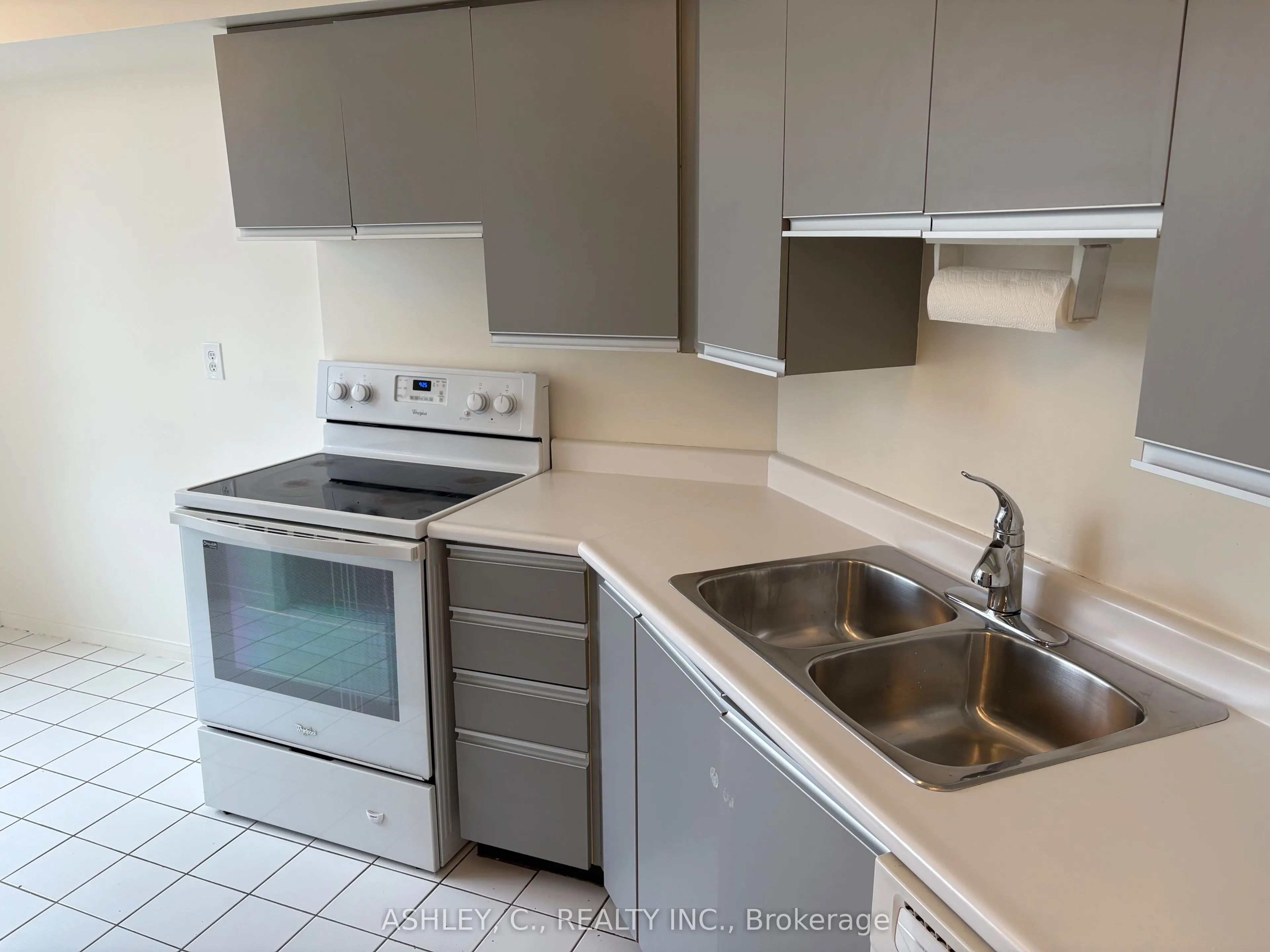 1485 Lakeshore Road E, #216