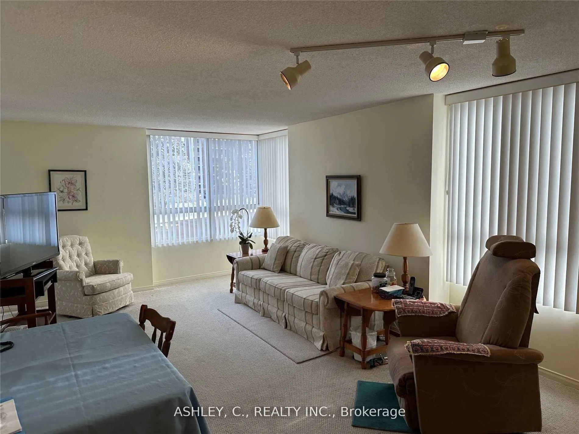 1485 Lakeshore Road E, #216
