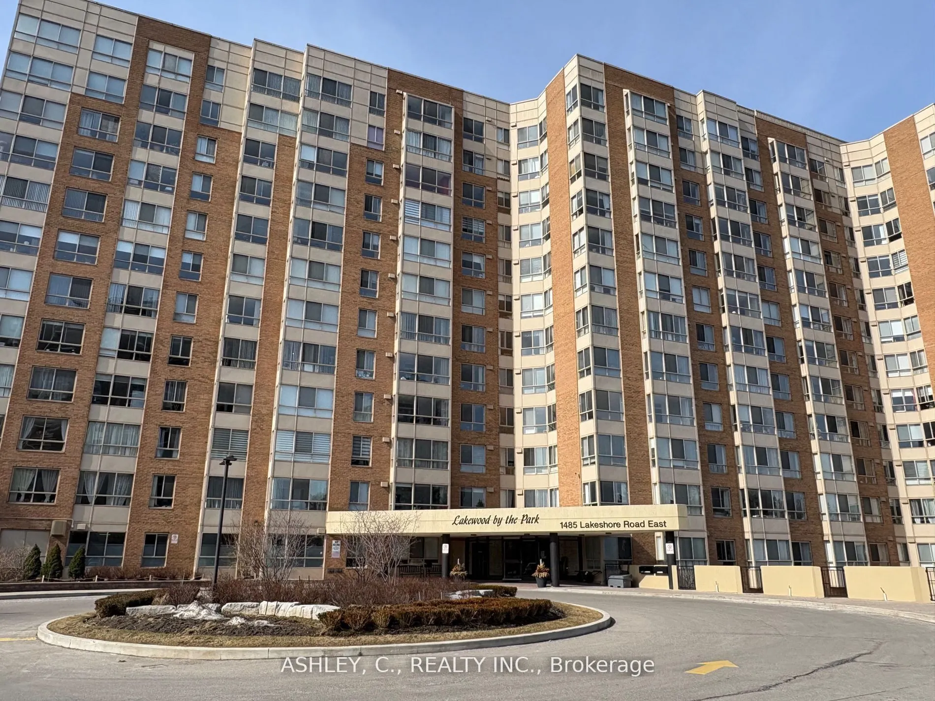 1485 Lakeshore Road E, #216
