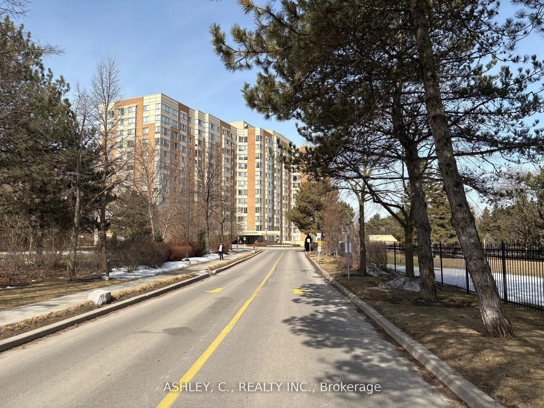 1485 Lakeshore Road E, #216