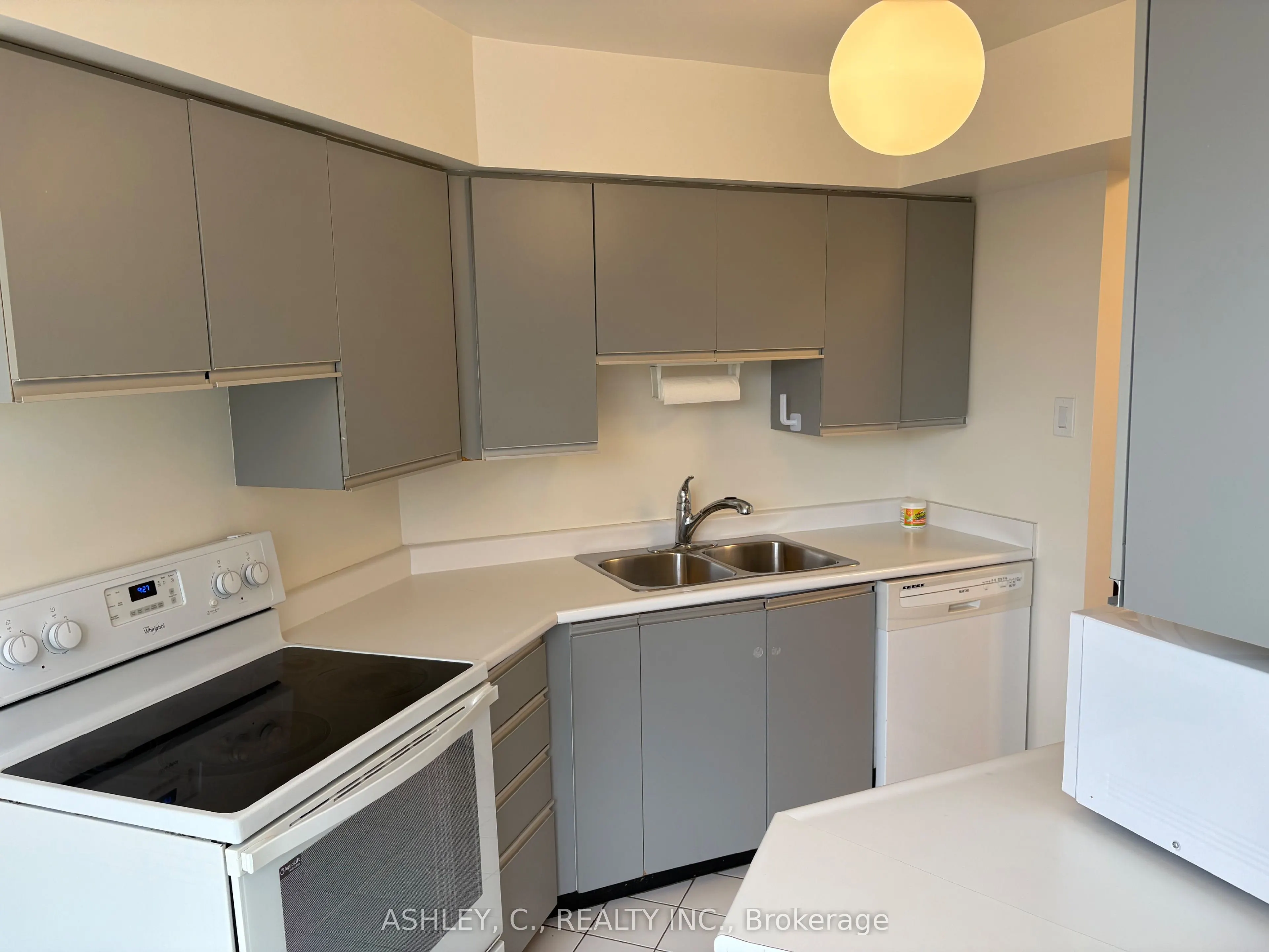 1485 Lakeshore Road E, #216