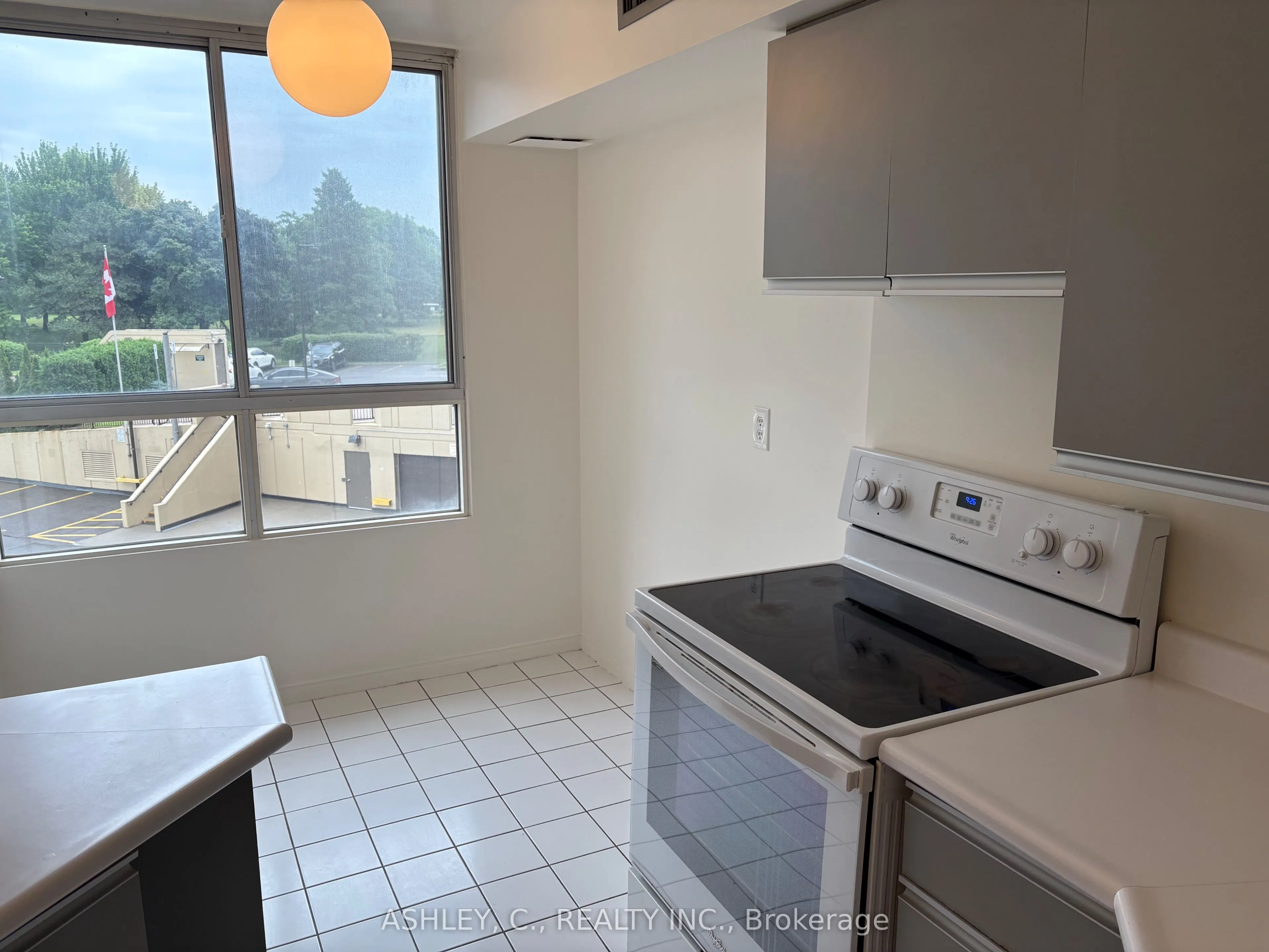 1485 Lakeshore Road E, #216