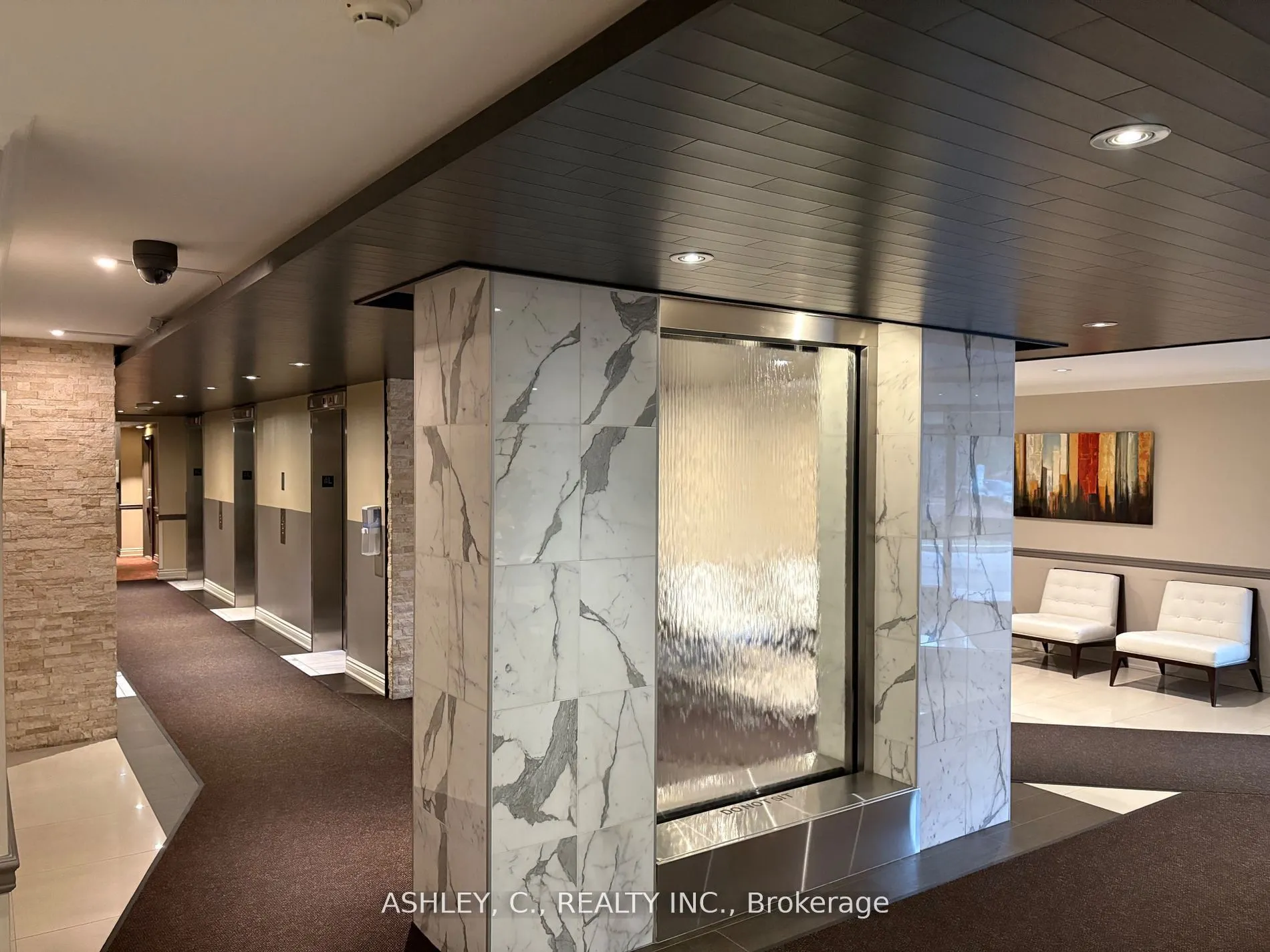 1485 Lakeshore Road E, #216