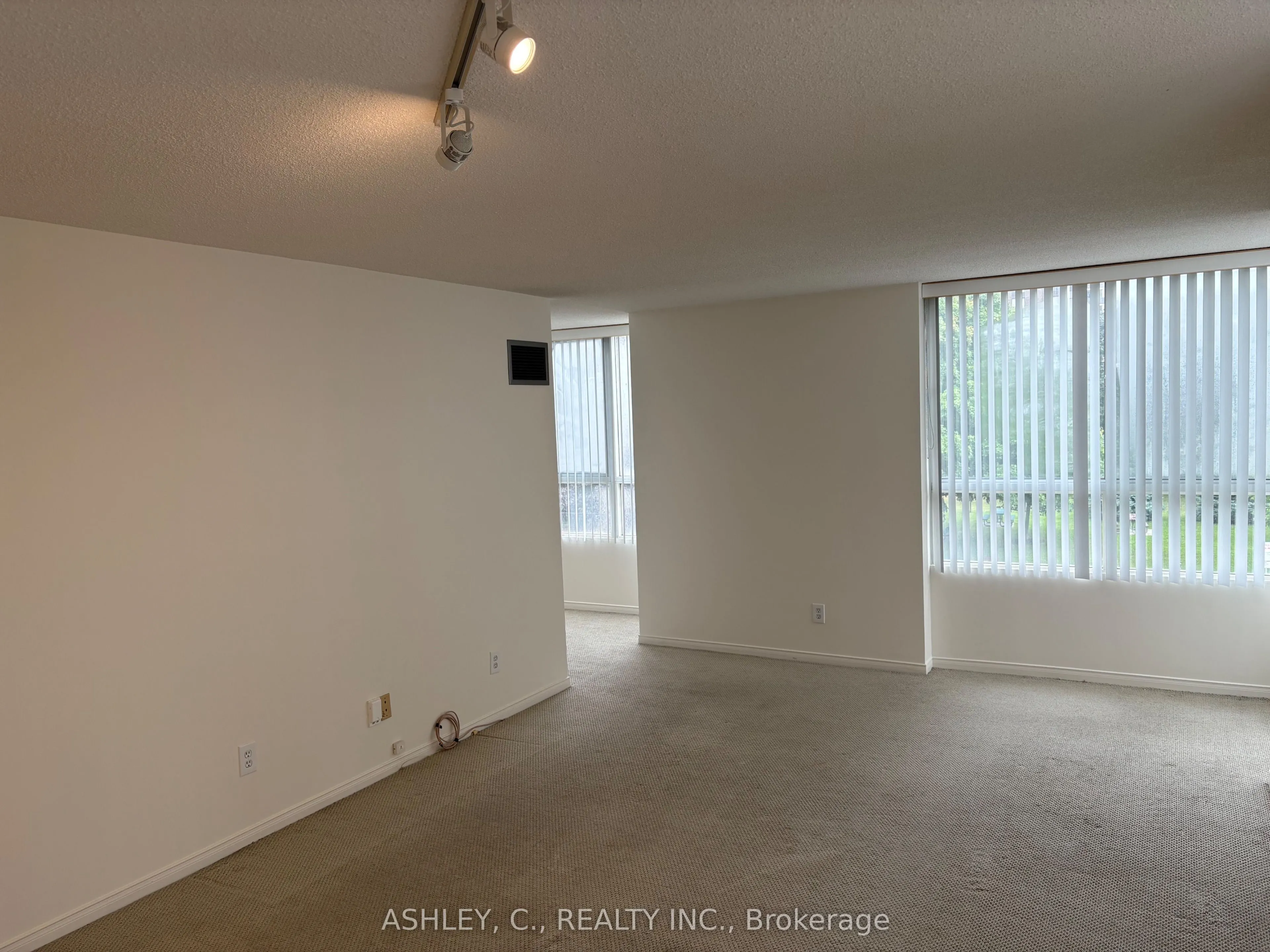 1485 Lakeshore Road E, #216