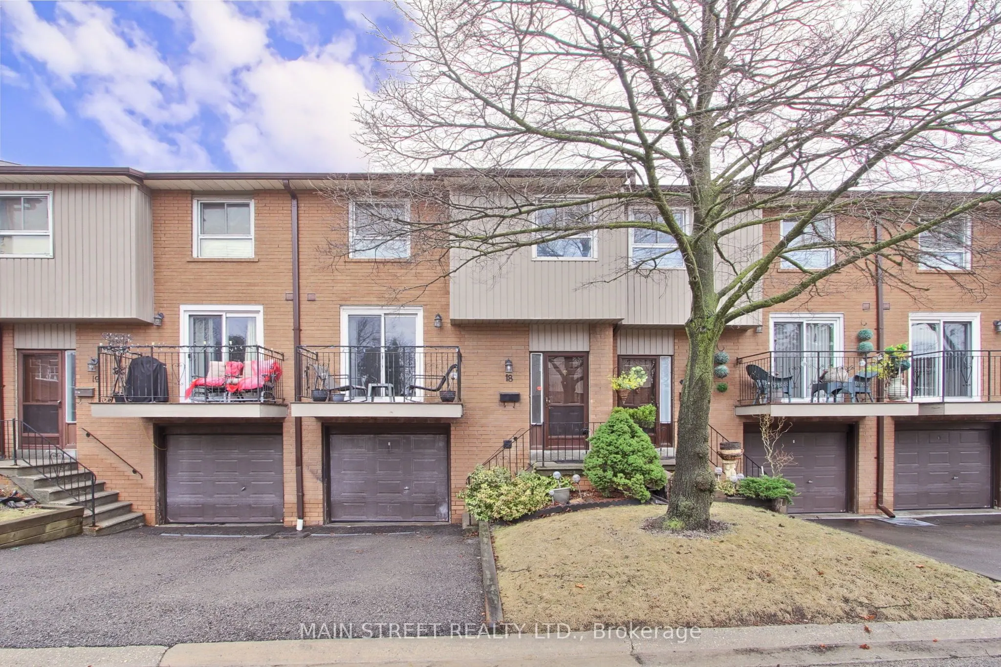725 Vermouth Avenue, #18