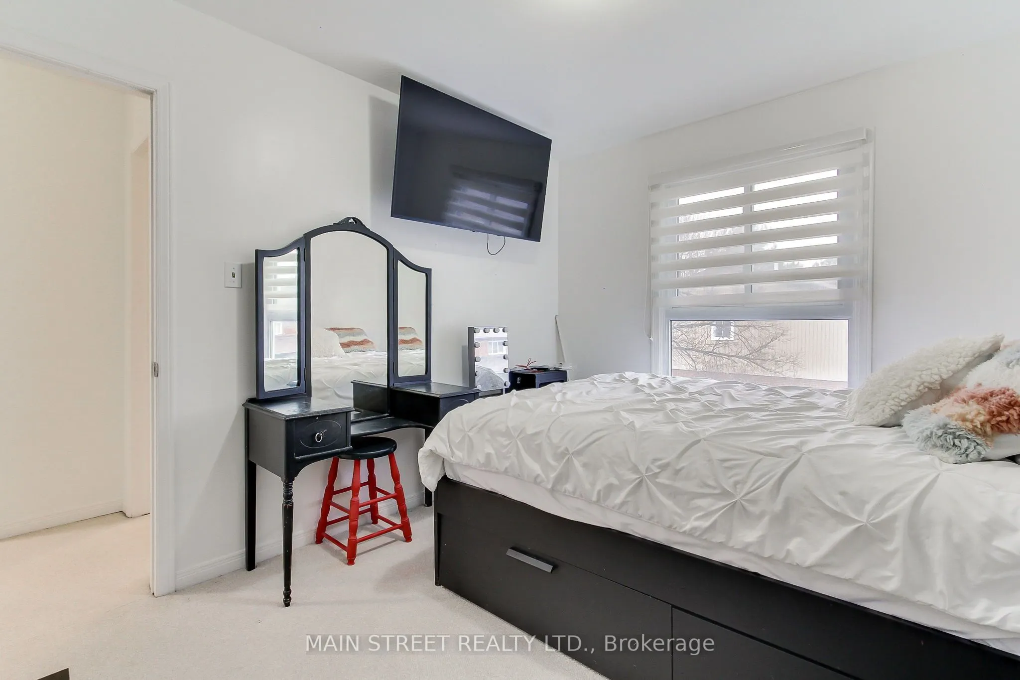 725 Vermouth Avenue, #18