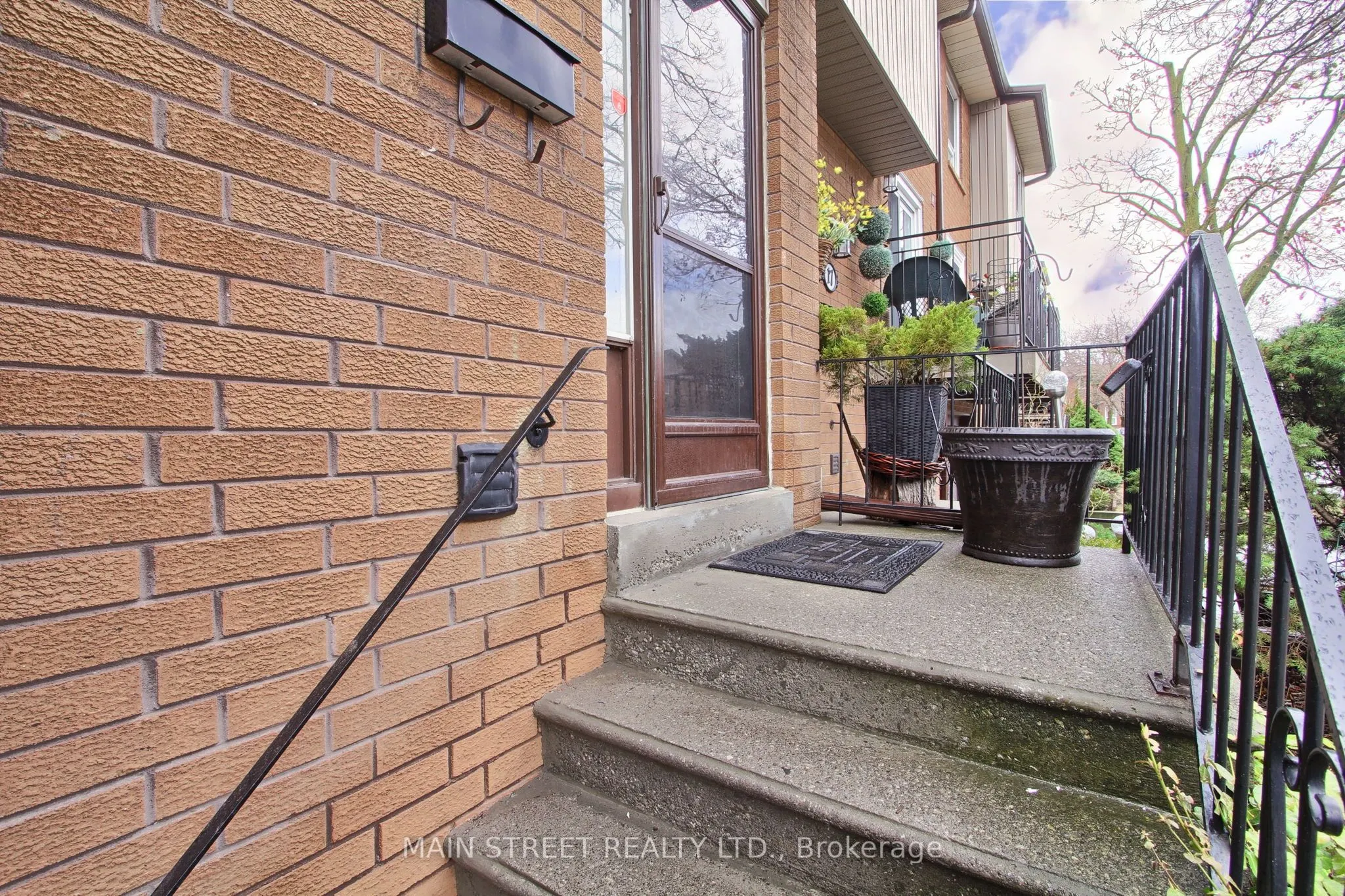 725 Vermouth Avenue, #18