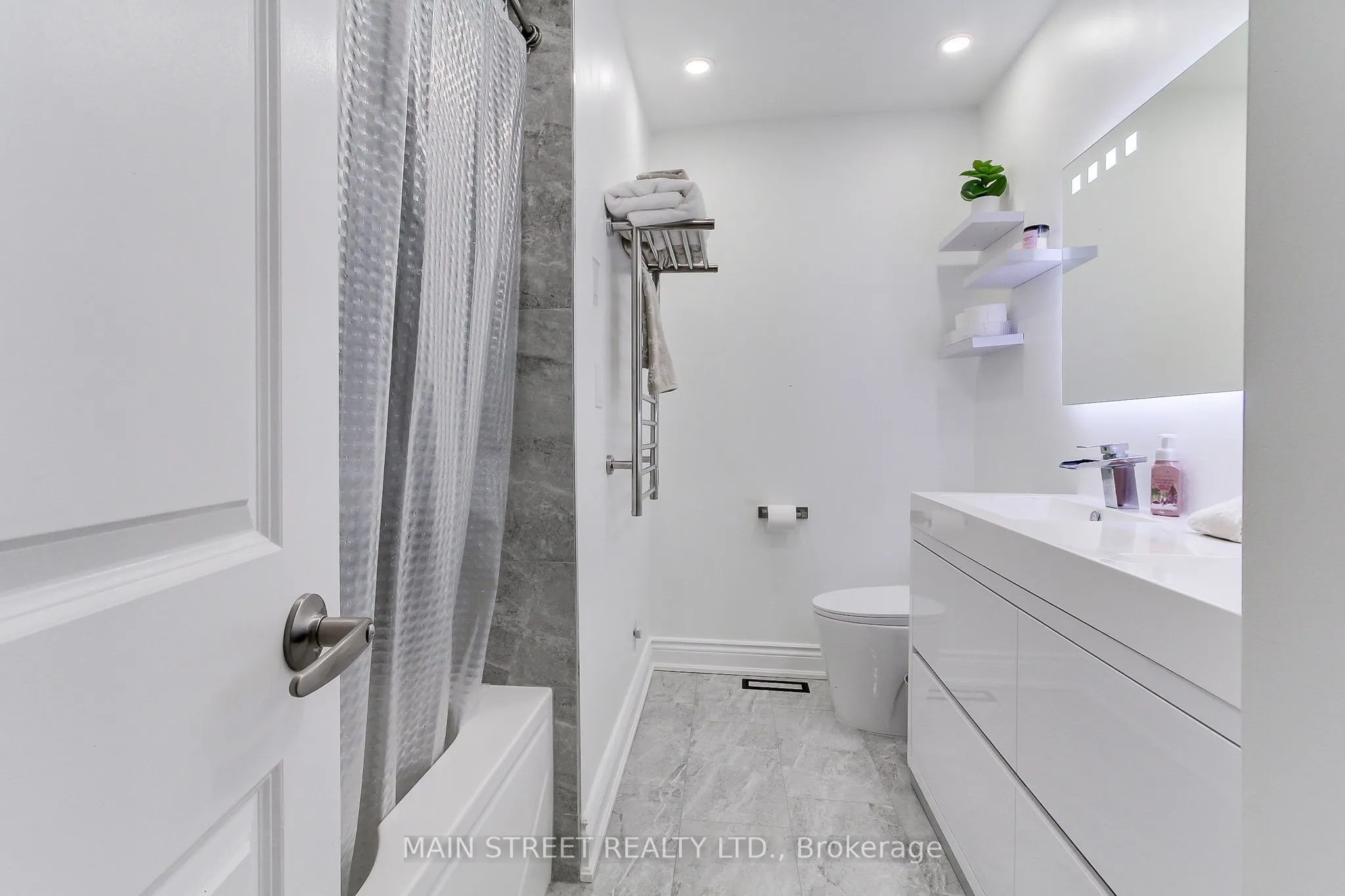 725 Vermouth Avenue, #18