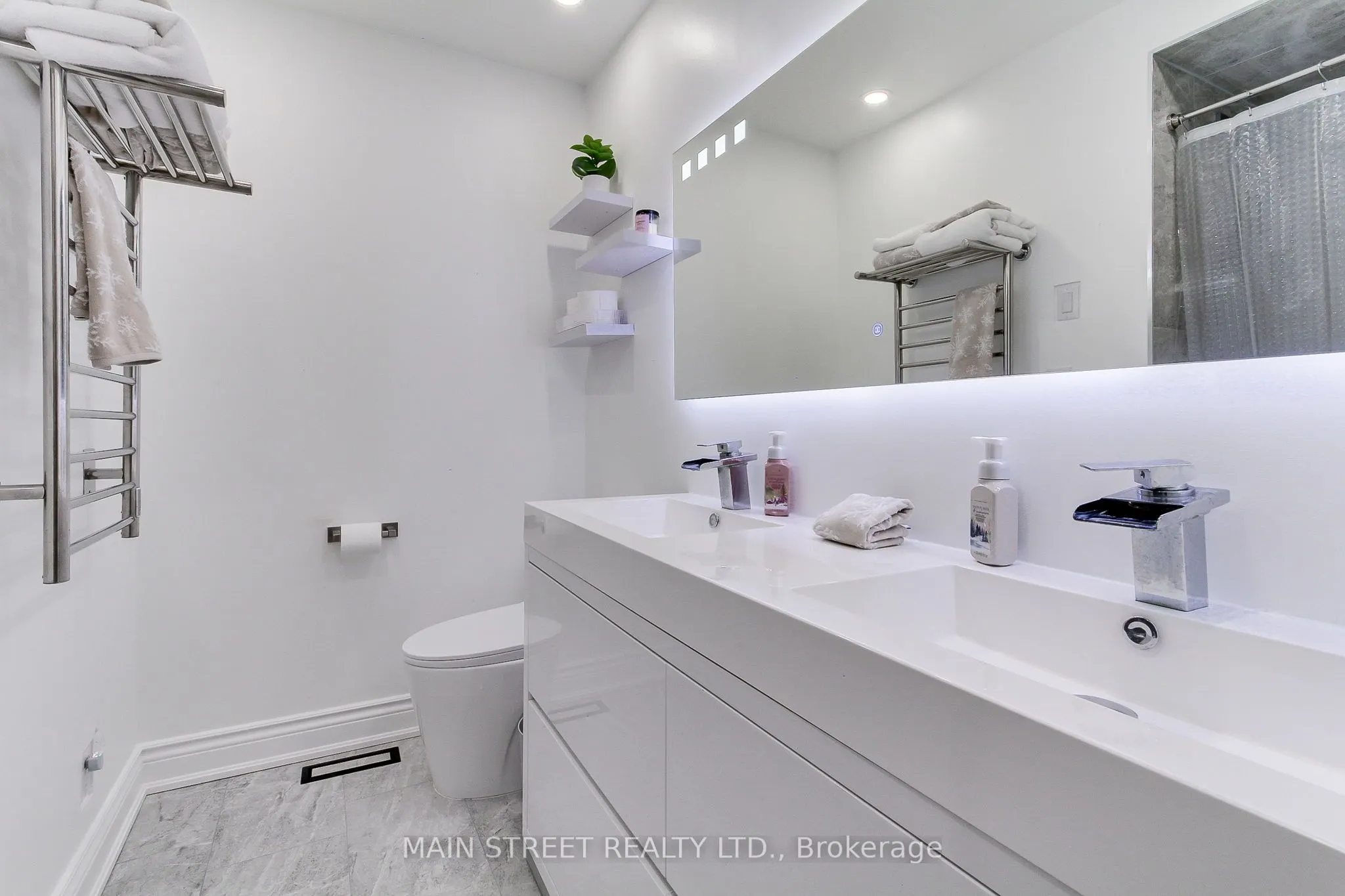725 Vermouth Avenue, #18