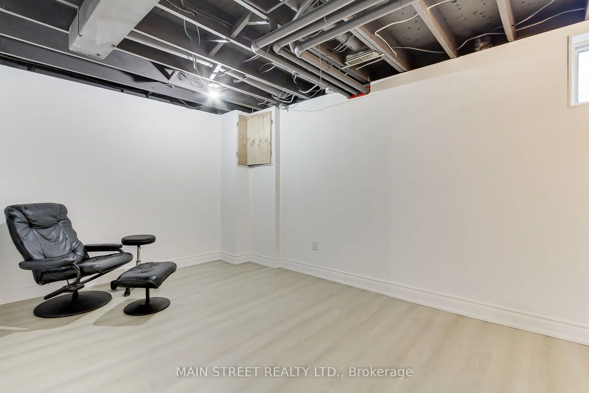 725 Vermouth Avenue, #18