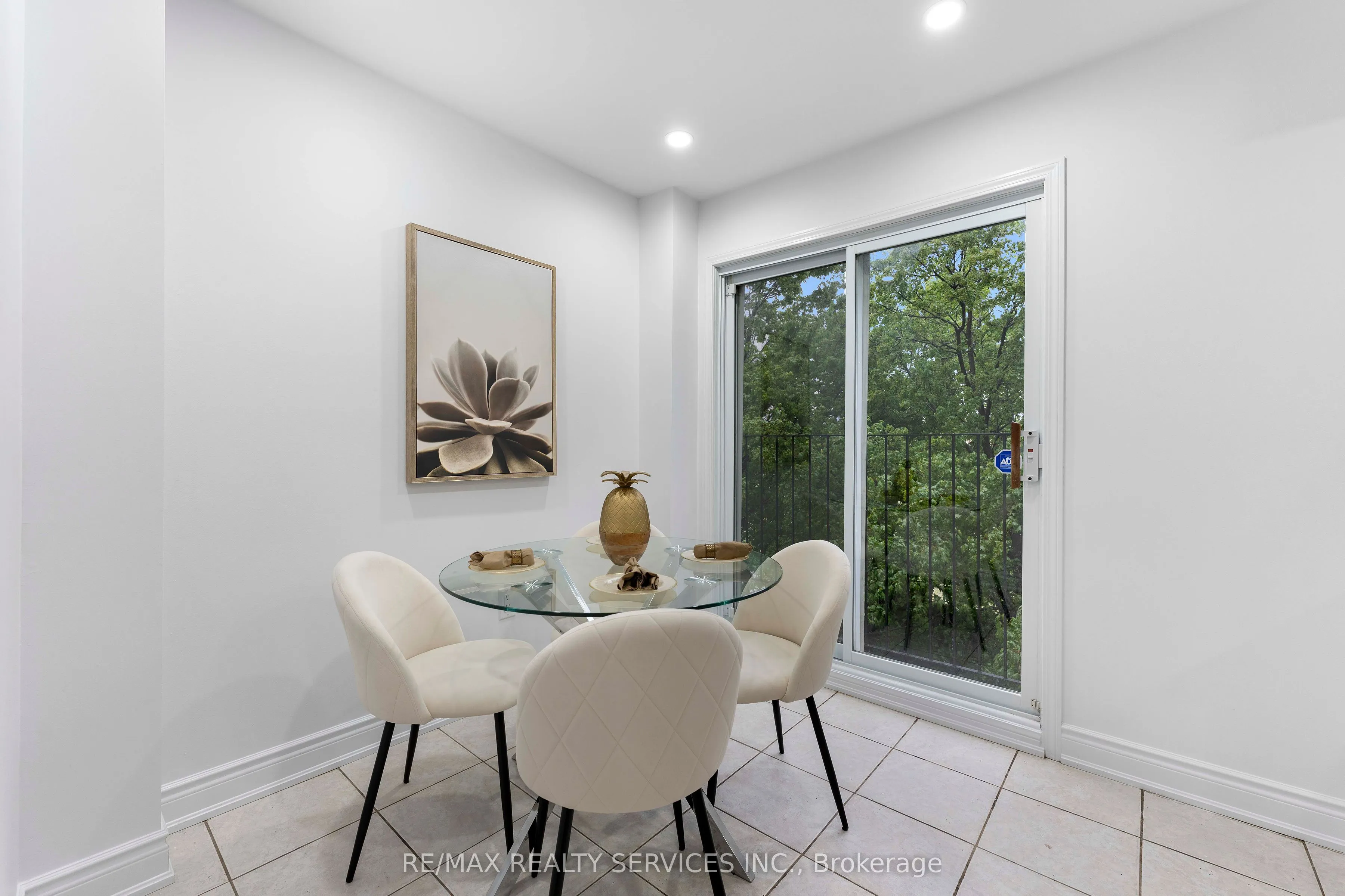 80 Acorn Place, #28