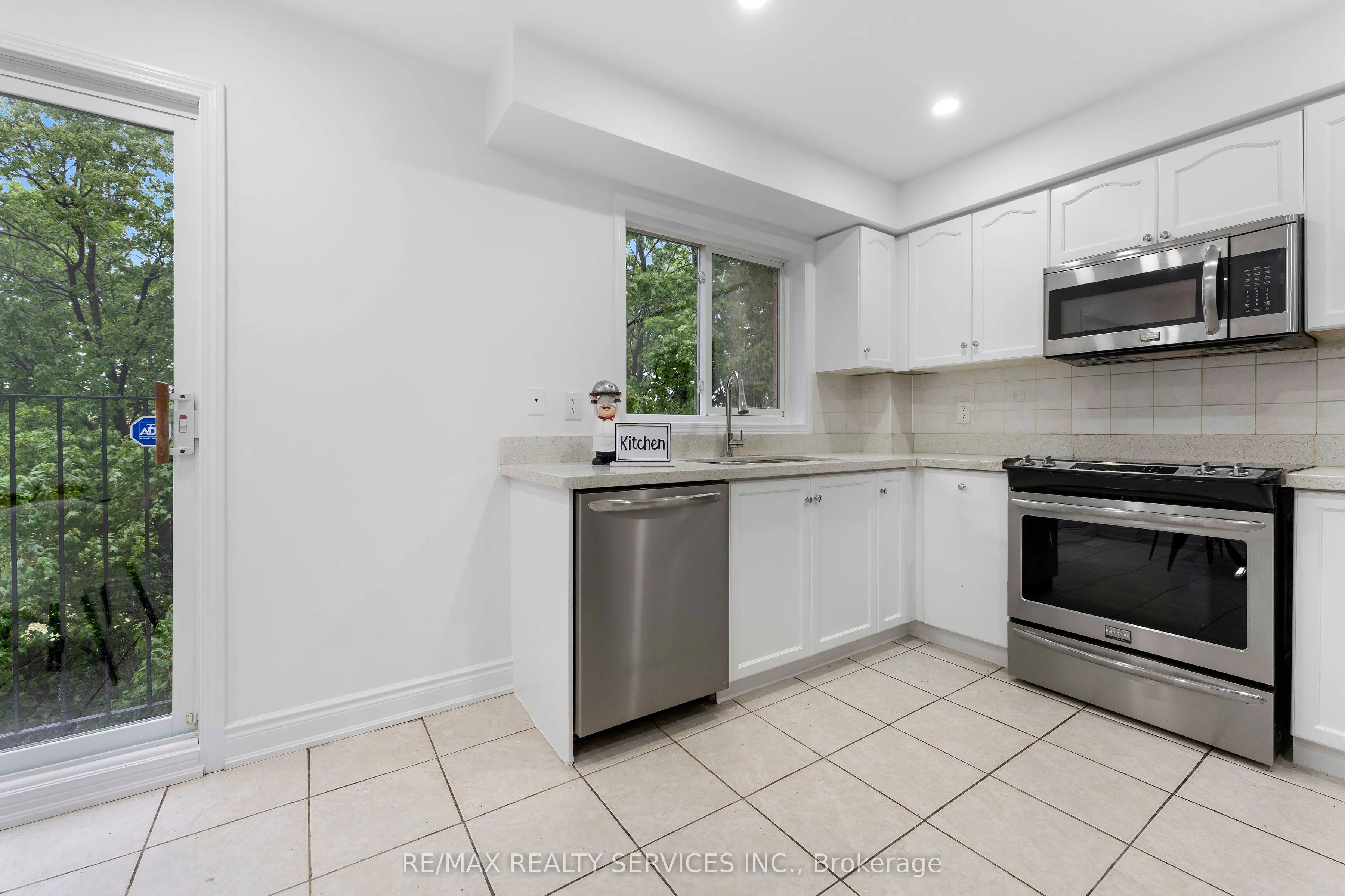 80 Acorn Place, #28
