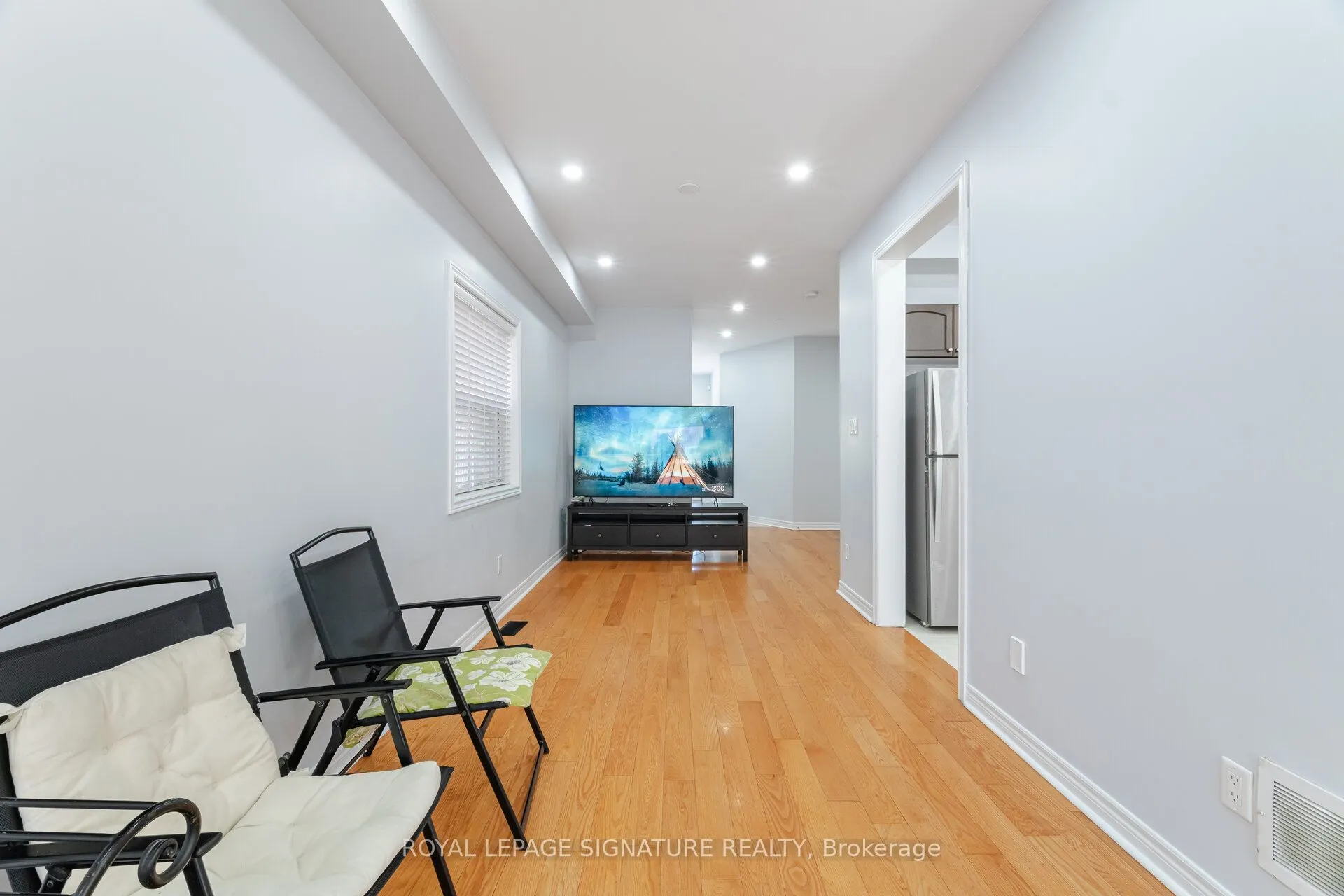 443 Comiskey Crescent