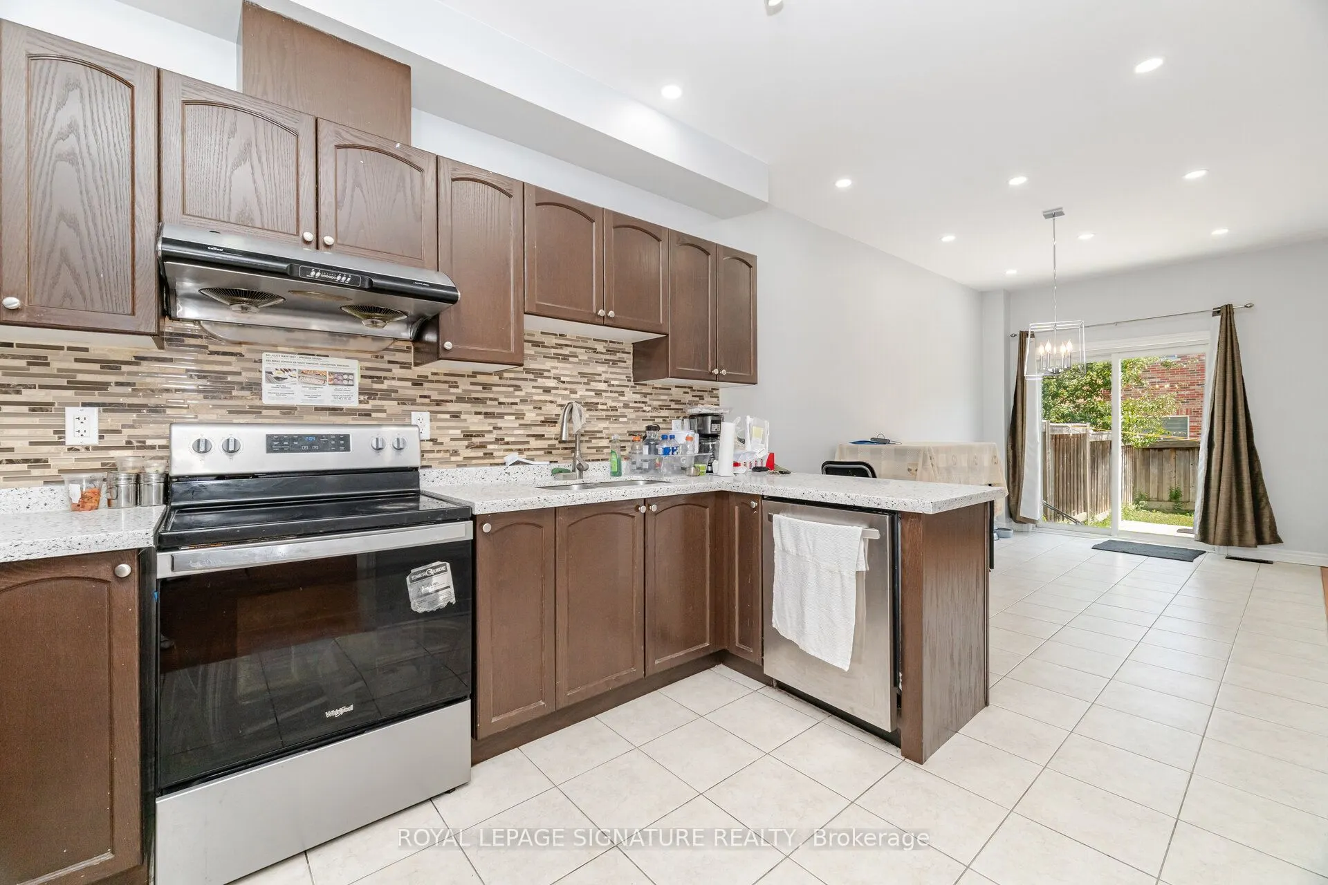 443 Comiskey Crescent