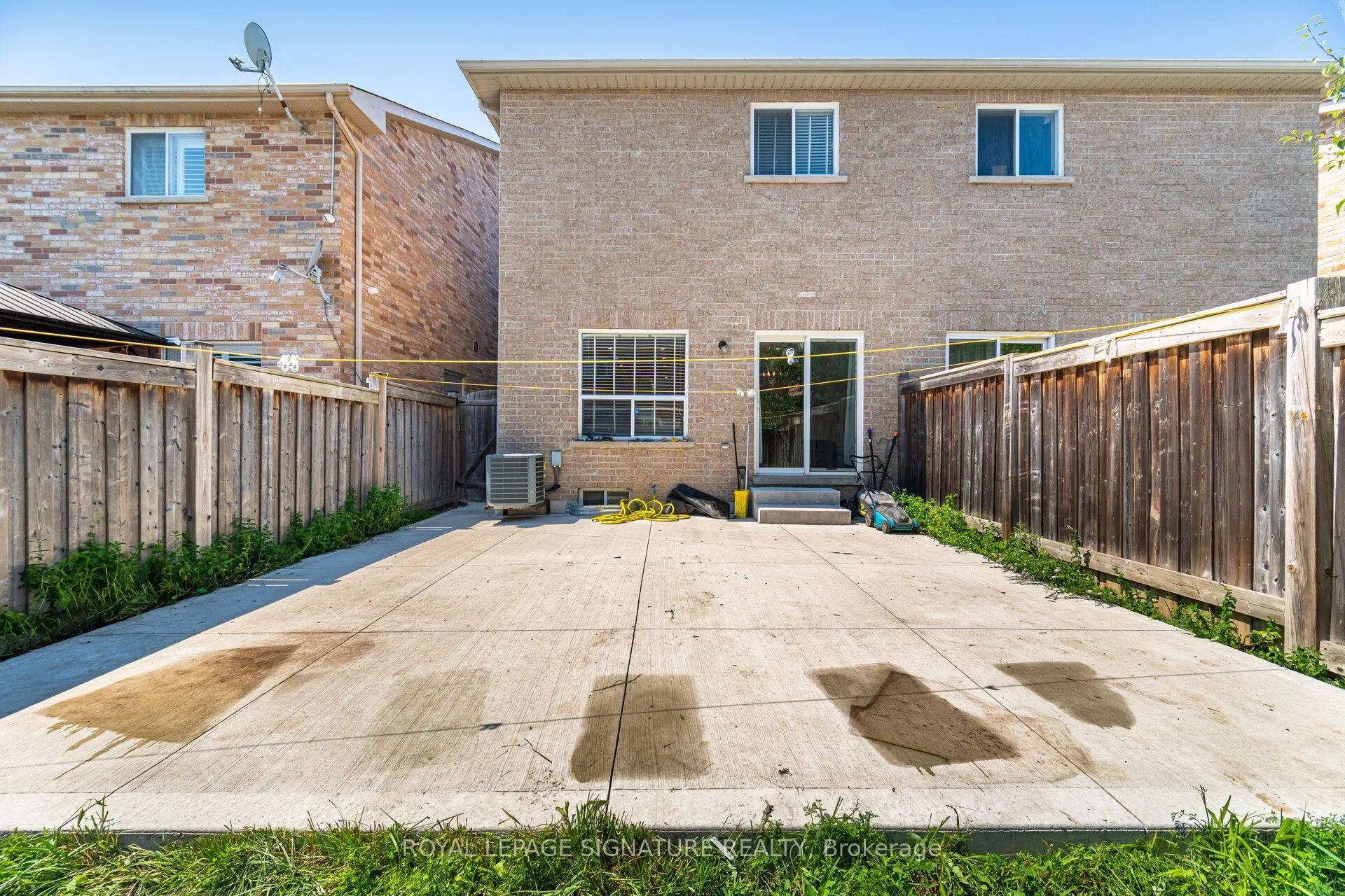 443 Comiskey Crescent